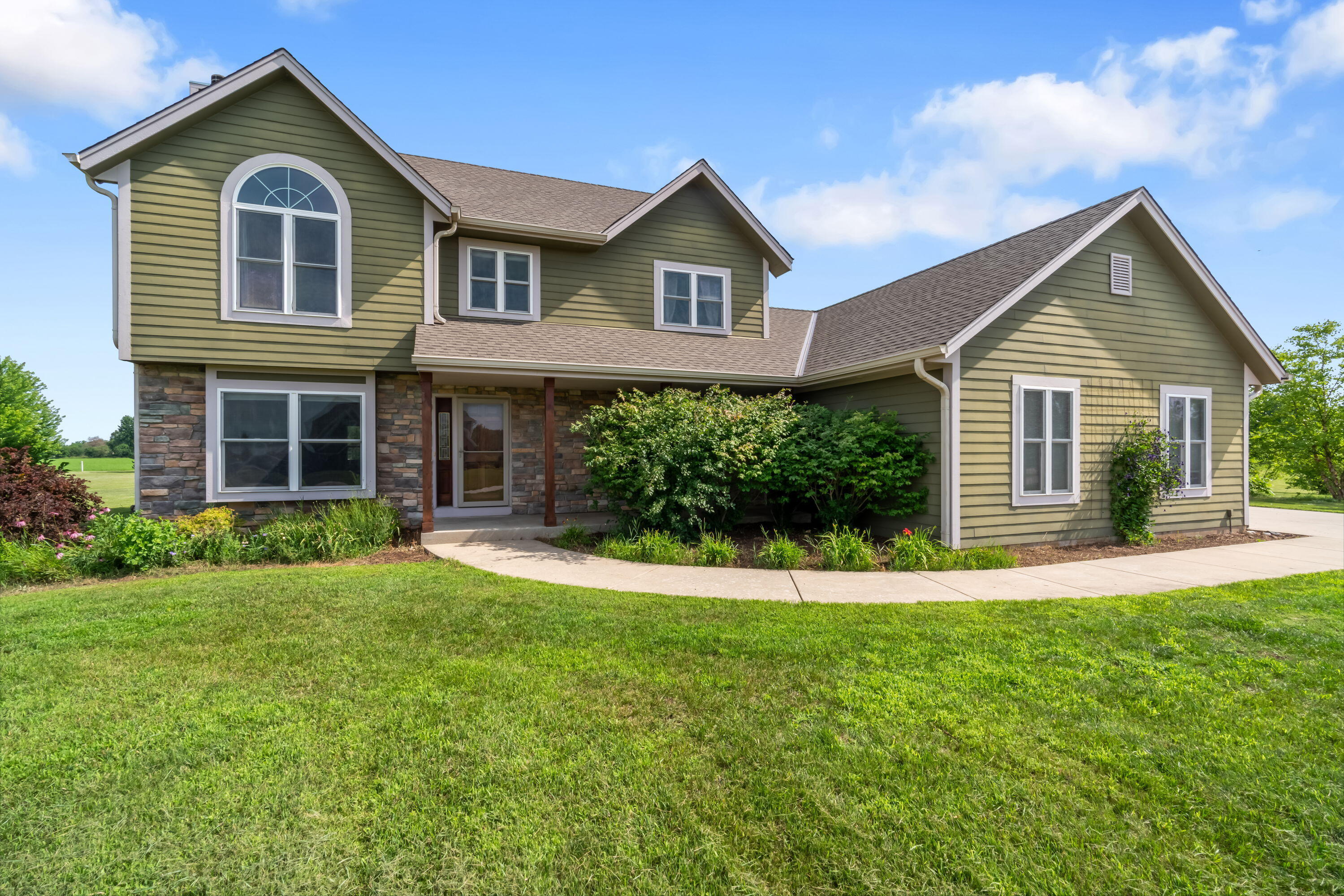 S84w33150 Brown Bear Ln  Mukwonago WI 53149 photo