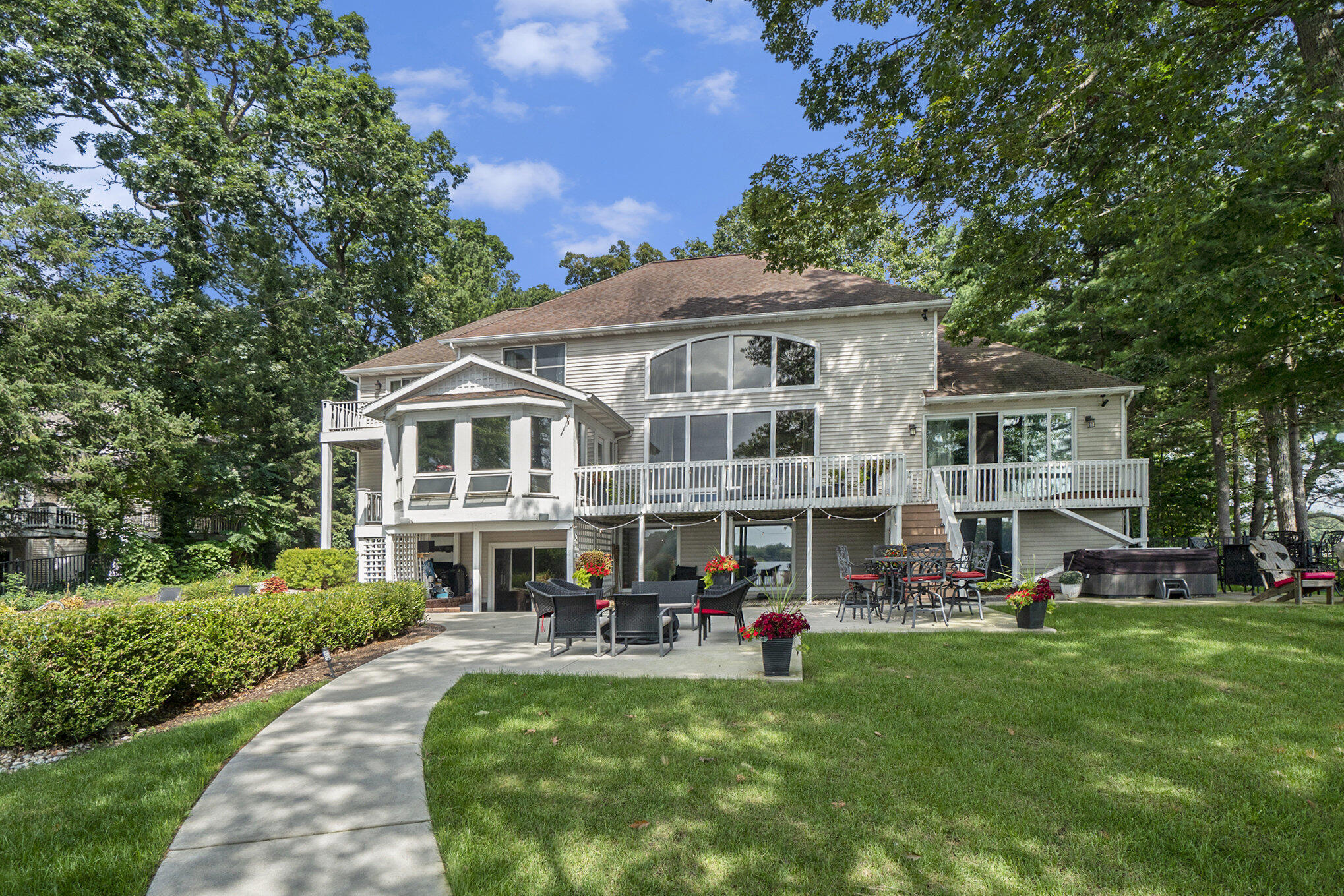 Property Photo: 15518 Oak Ridge Drive MI 49456