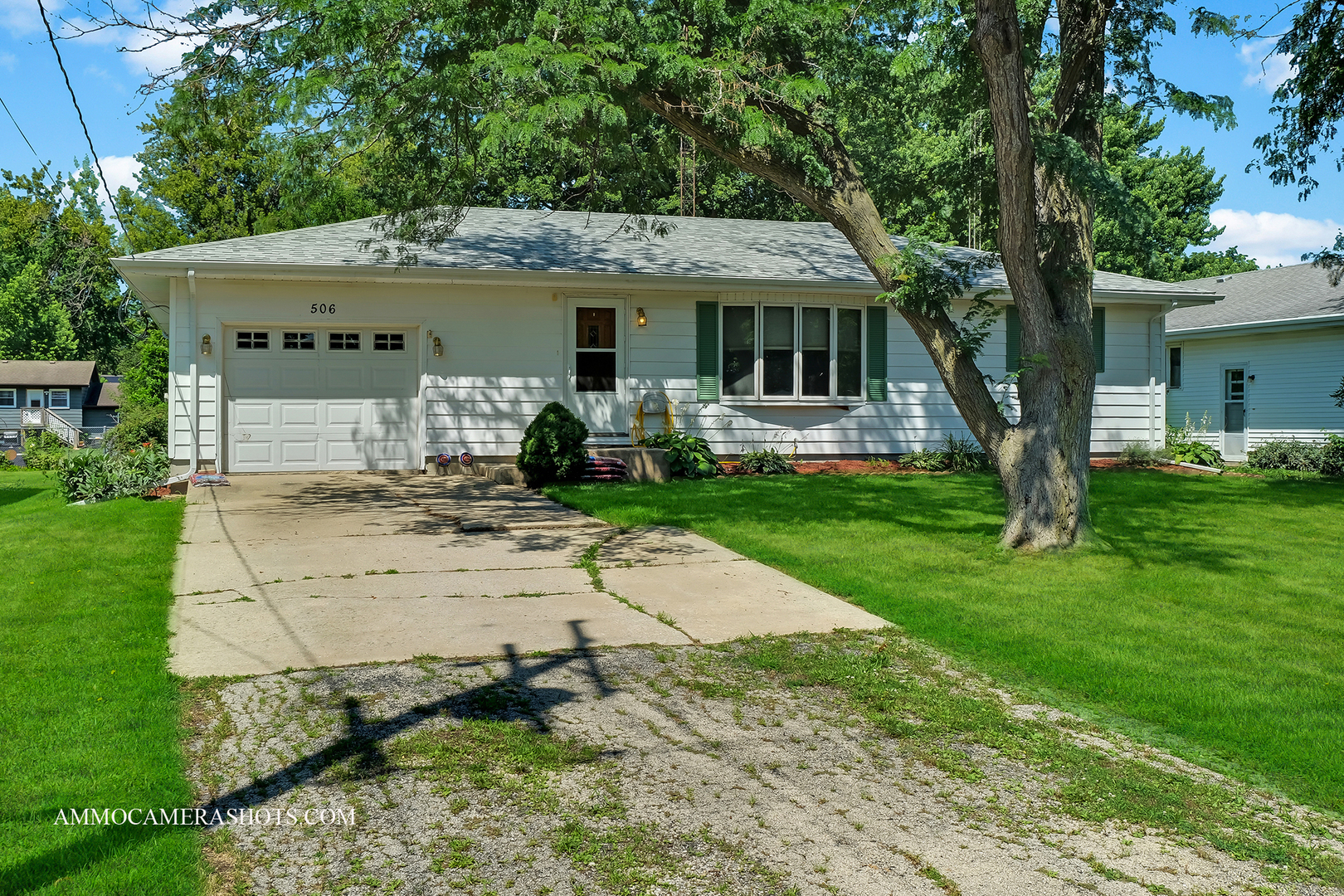 Property Photo:  506 S 5th Street  IL 60150 