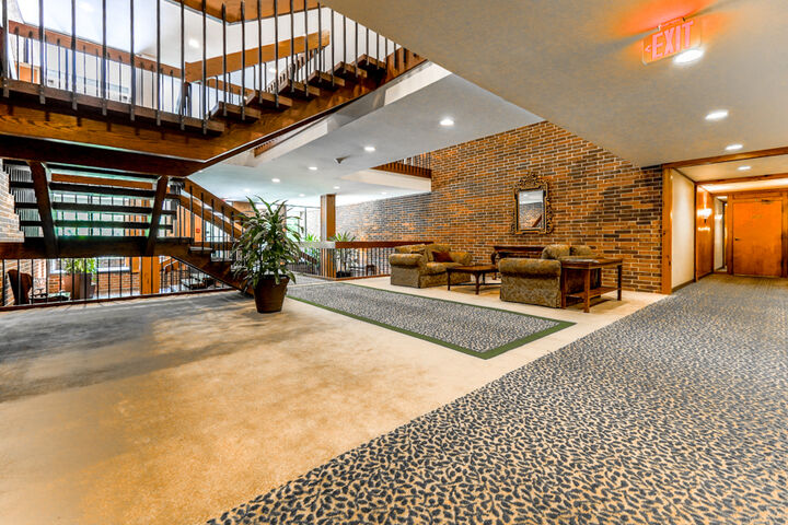 Property Photo:  1401 Burr Oak Road 108B  IL 60521 