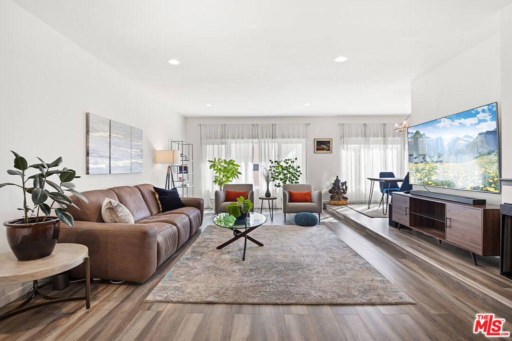 11820 Mayfield Avenue 105  Los Angeles CA 90049 photo