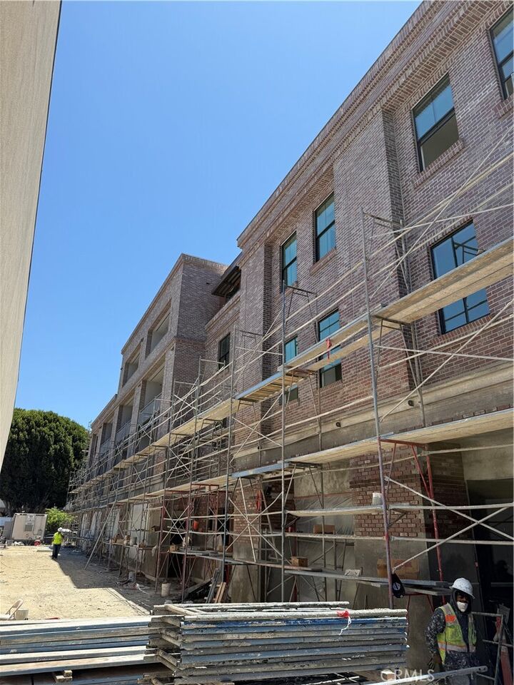 Property Photo: 581 Higuera Street 210 CA 93401