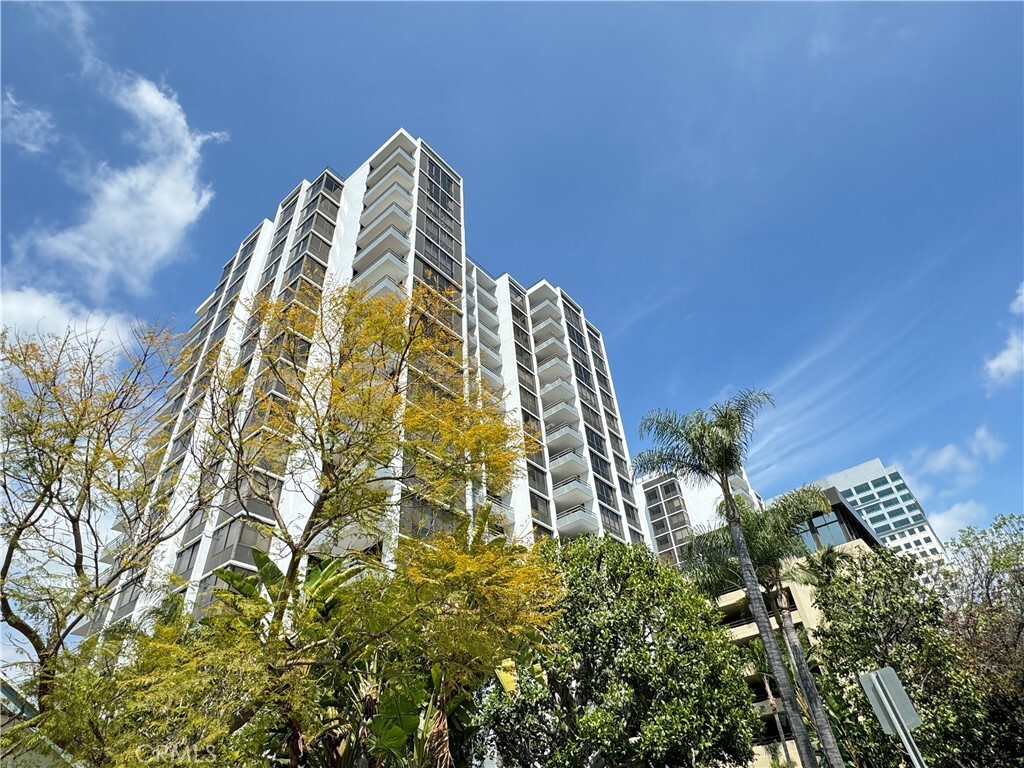 Property Photo:  345 Pioneer Drive Ph5  CA 91203 