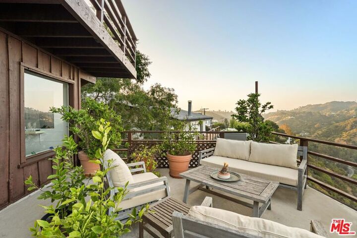 Property Photo:  2154 Beech Knoll Road  CA 90046 