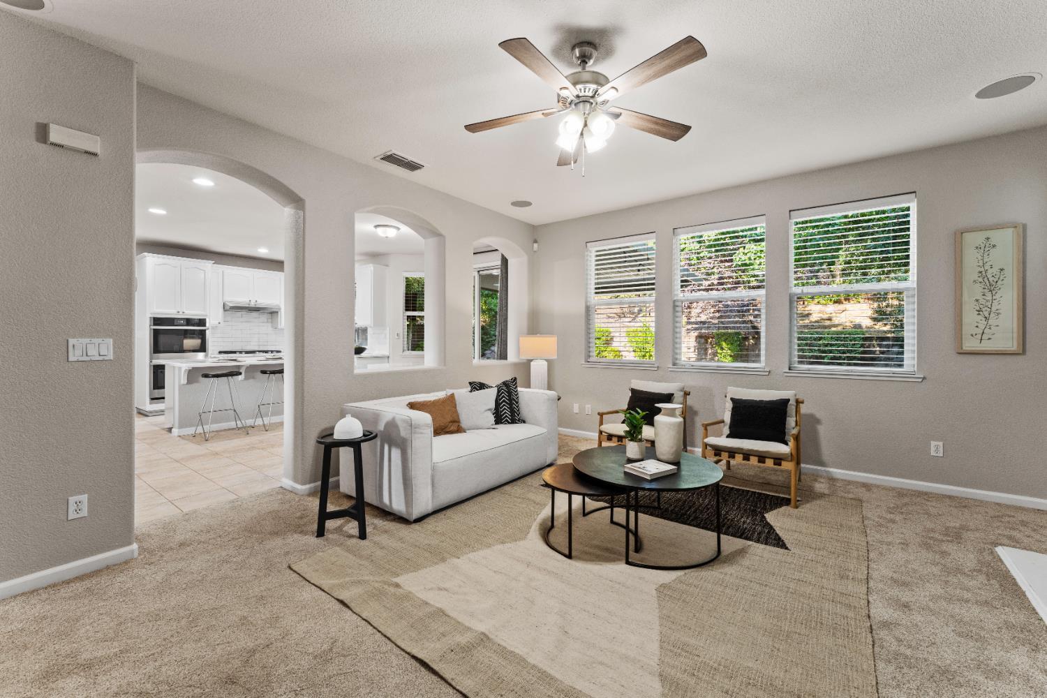 Property Photo: 2124 Lucetta Way CA 95661
