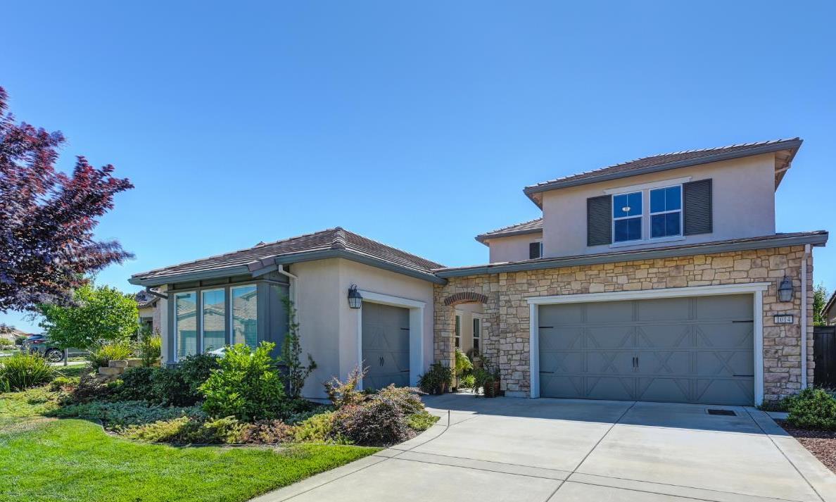 Property Photo:  1014 Hogarth Way  CA 95672 