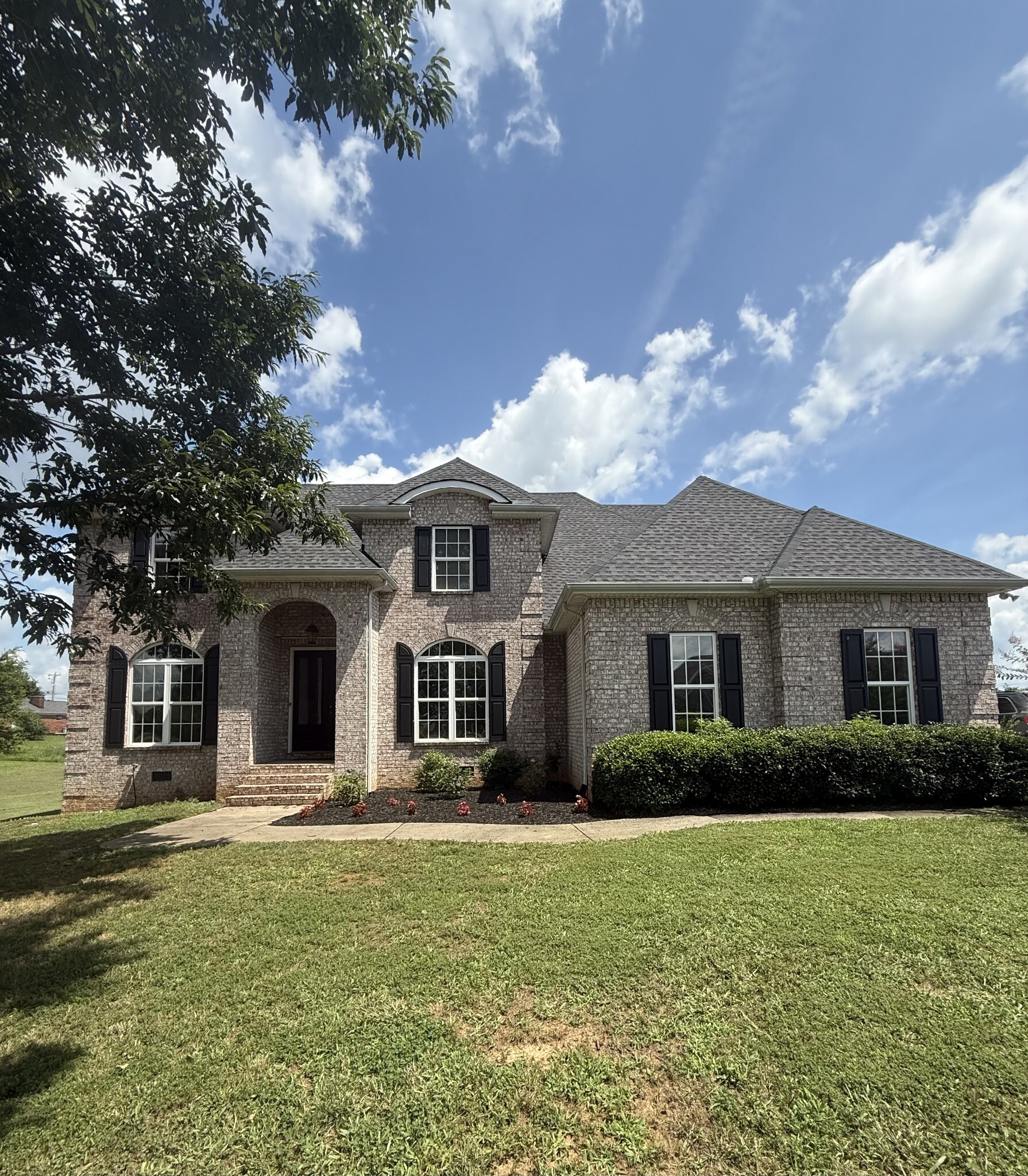 Property Photo:  105 N Point Cir N  TN 37160 
