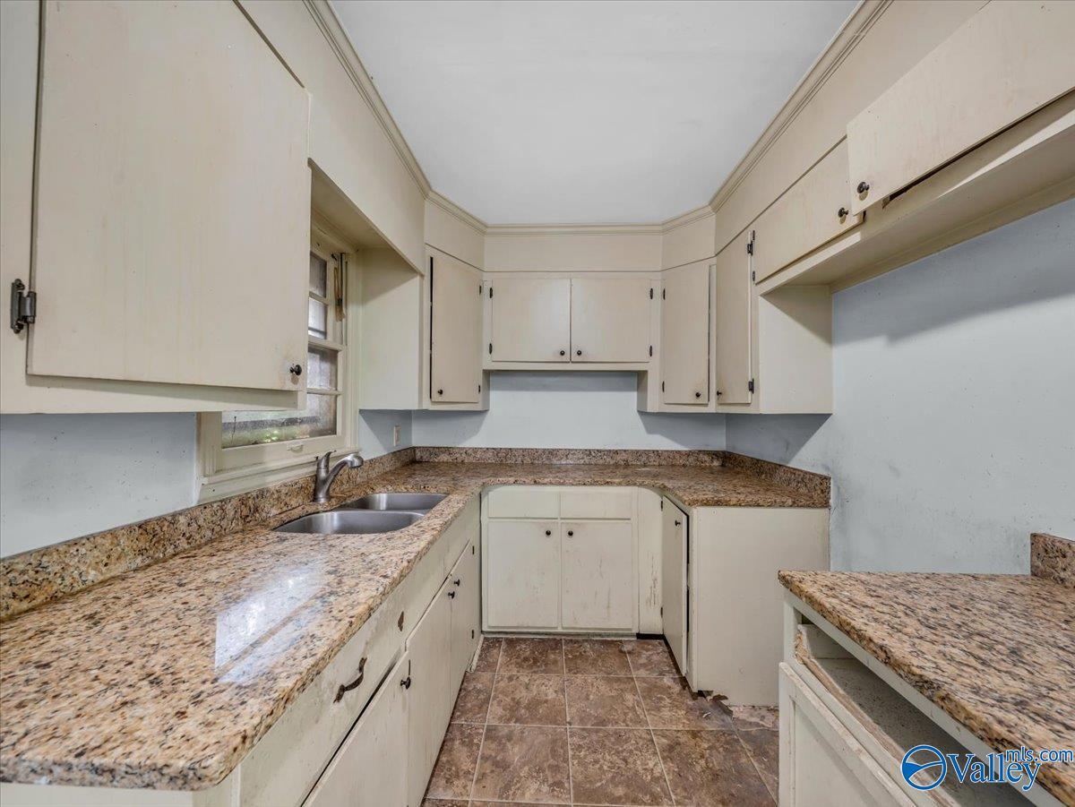 Property Photo: 425 S South Plymouth Road NW AL 35811