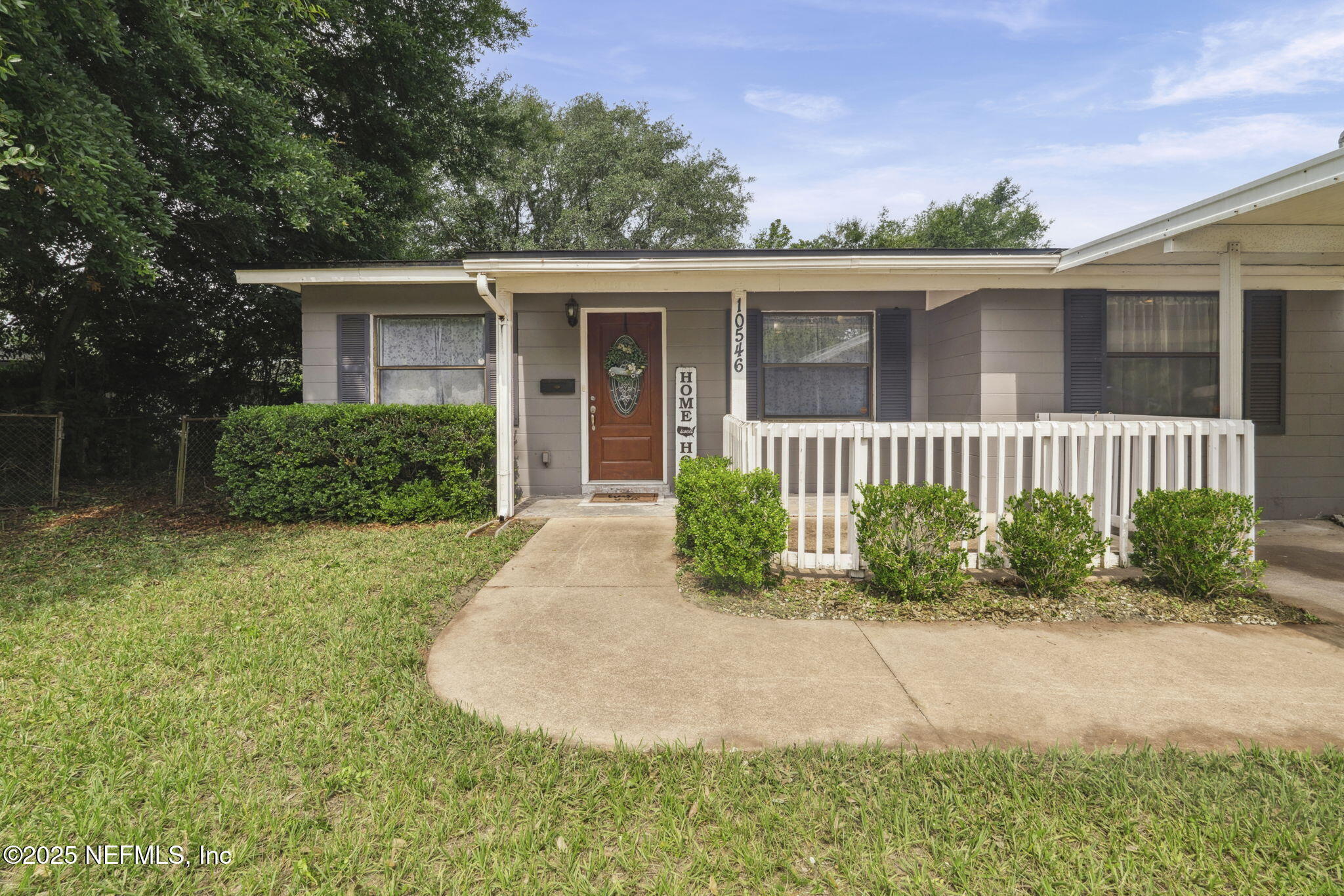 Property Photo: 10546 Villanova Road FL 32218
