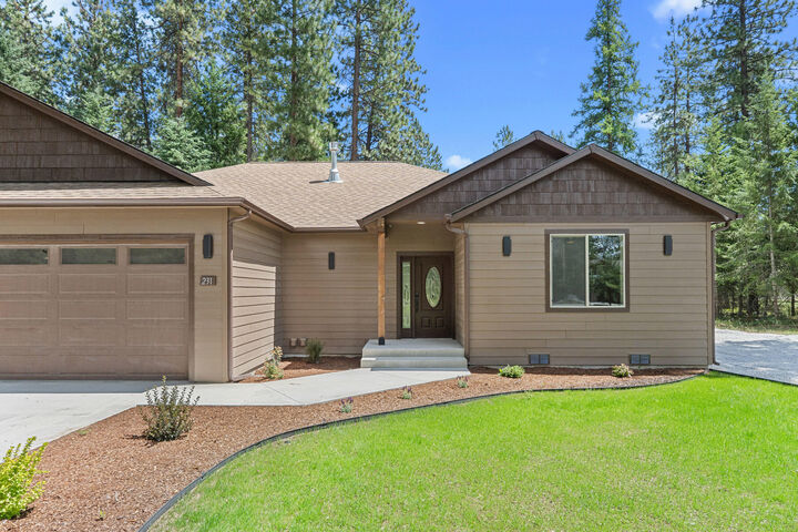 Property Photo:  231 Hogans Way  WA 99109 