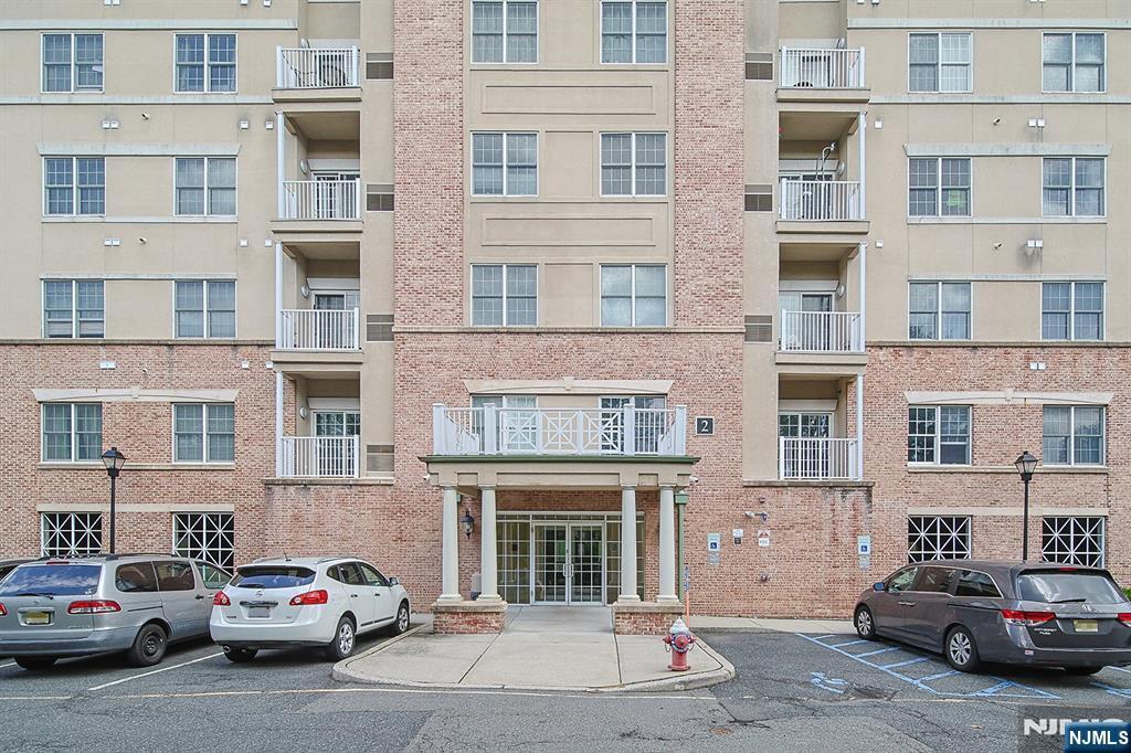 Property Photo: 2107 Windsor Park Court 107 NJ 07631