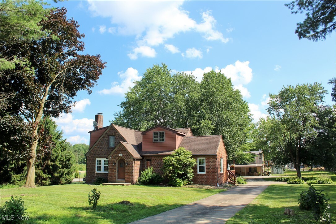 Property Photo: 929 E Park Avenue OH 44408