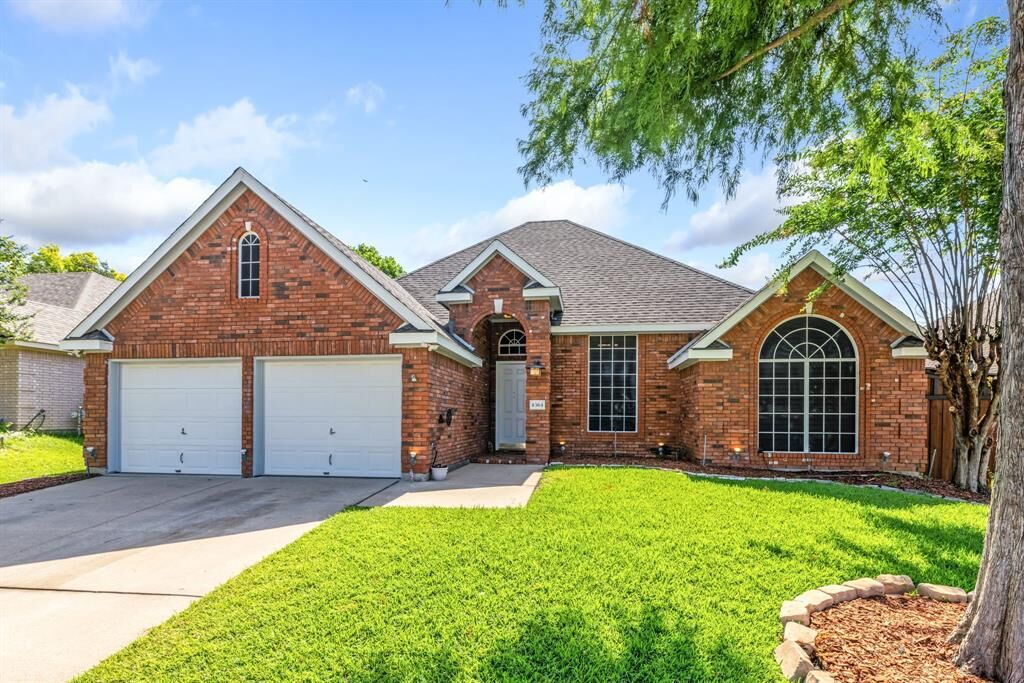 Property Photo: 4564 Jousting Lane TX 75052