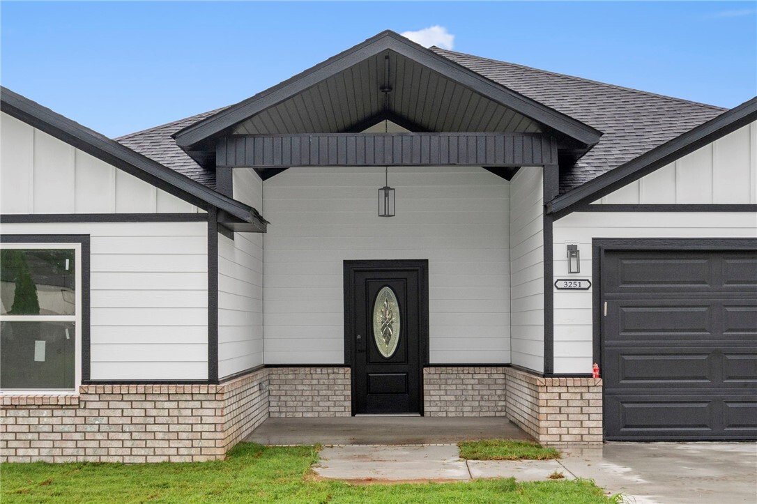 Property Photo: 3251 E Kenwood Street AR 72761