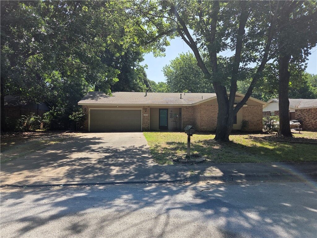 Property Photo:  2880 N Sunny Lane  AR 72703 