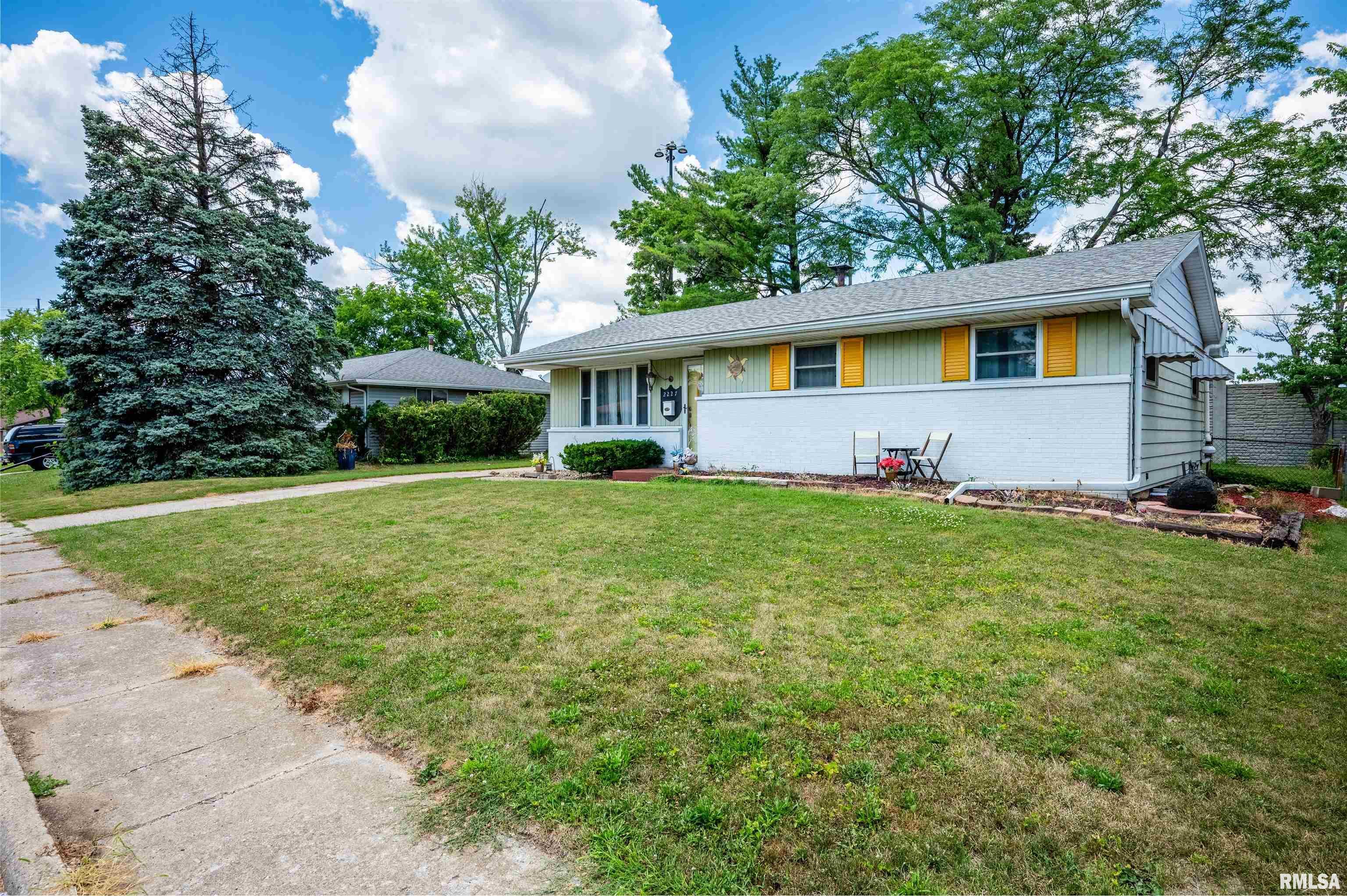 Property Photo: 2227 W Westport Road IL 61615