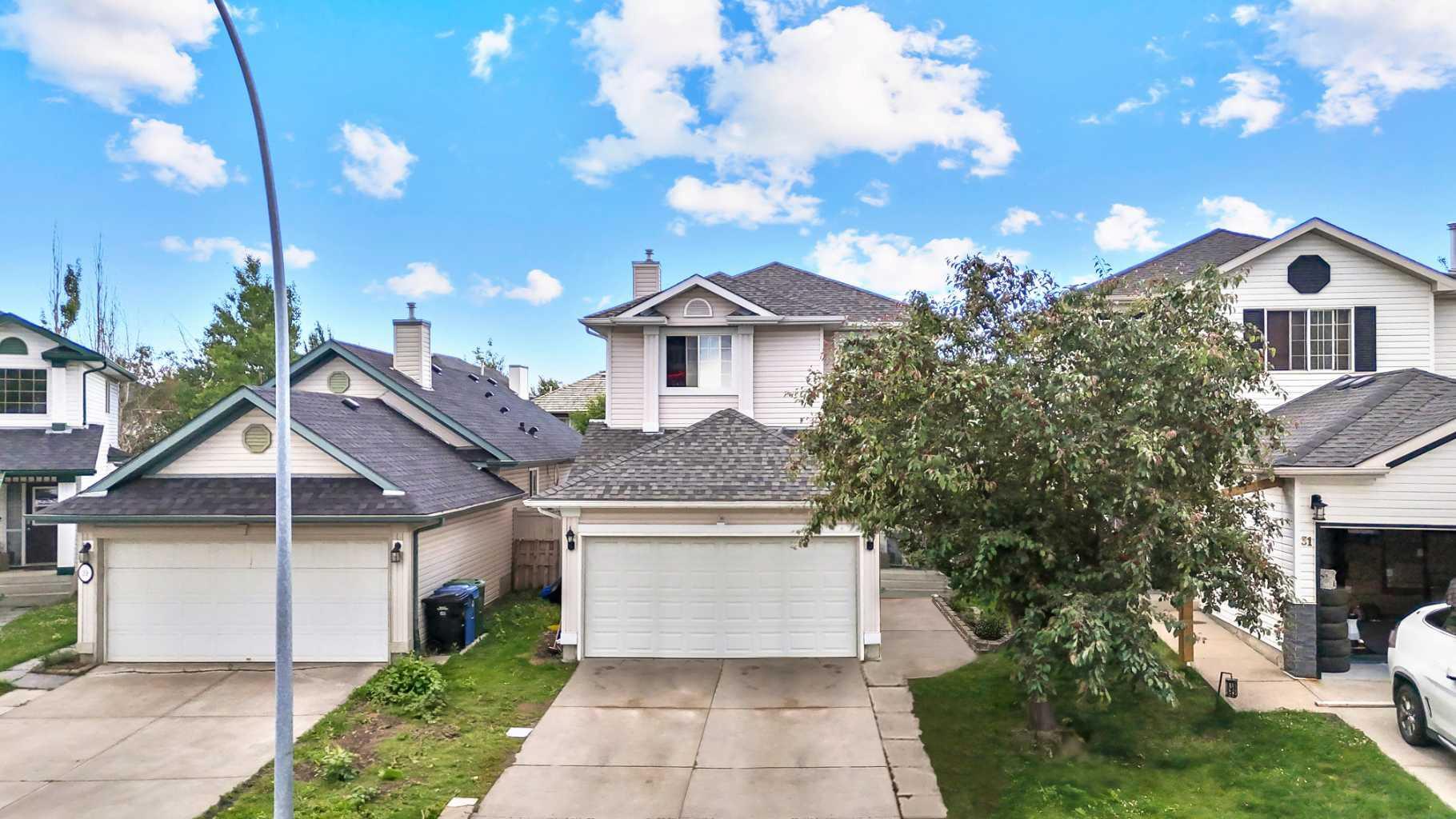 35 Mt Apex Crescent SE  Calgary AB T2Z 2V3 photo
