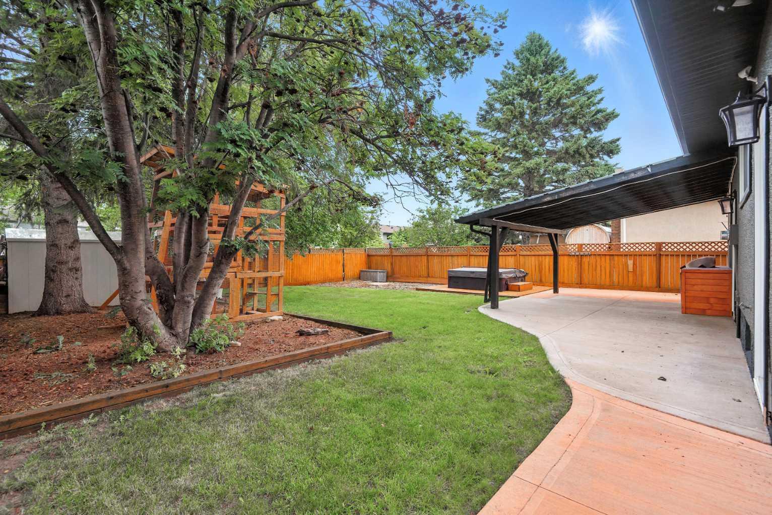 Property Photo: 114 Baird Street AB T4R 1H4