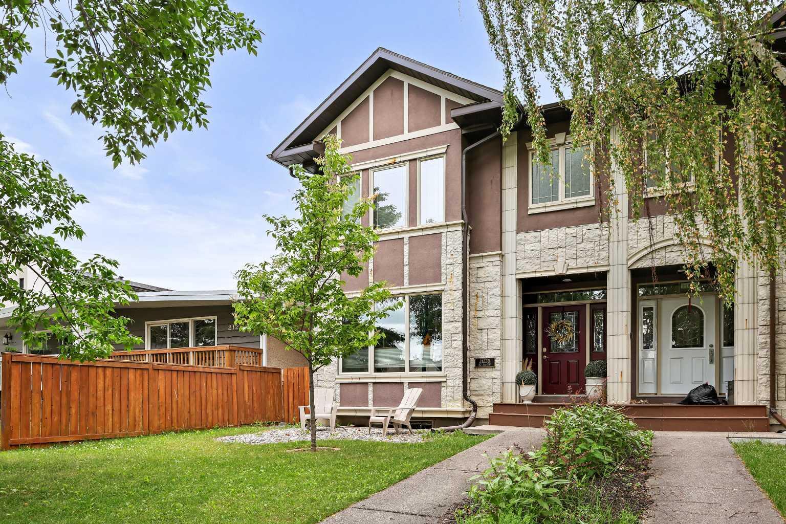 Photo de la propriété: 2122B 52 Avenue SW AB T3E 1K3