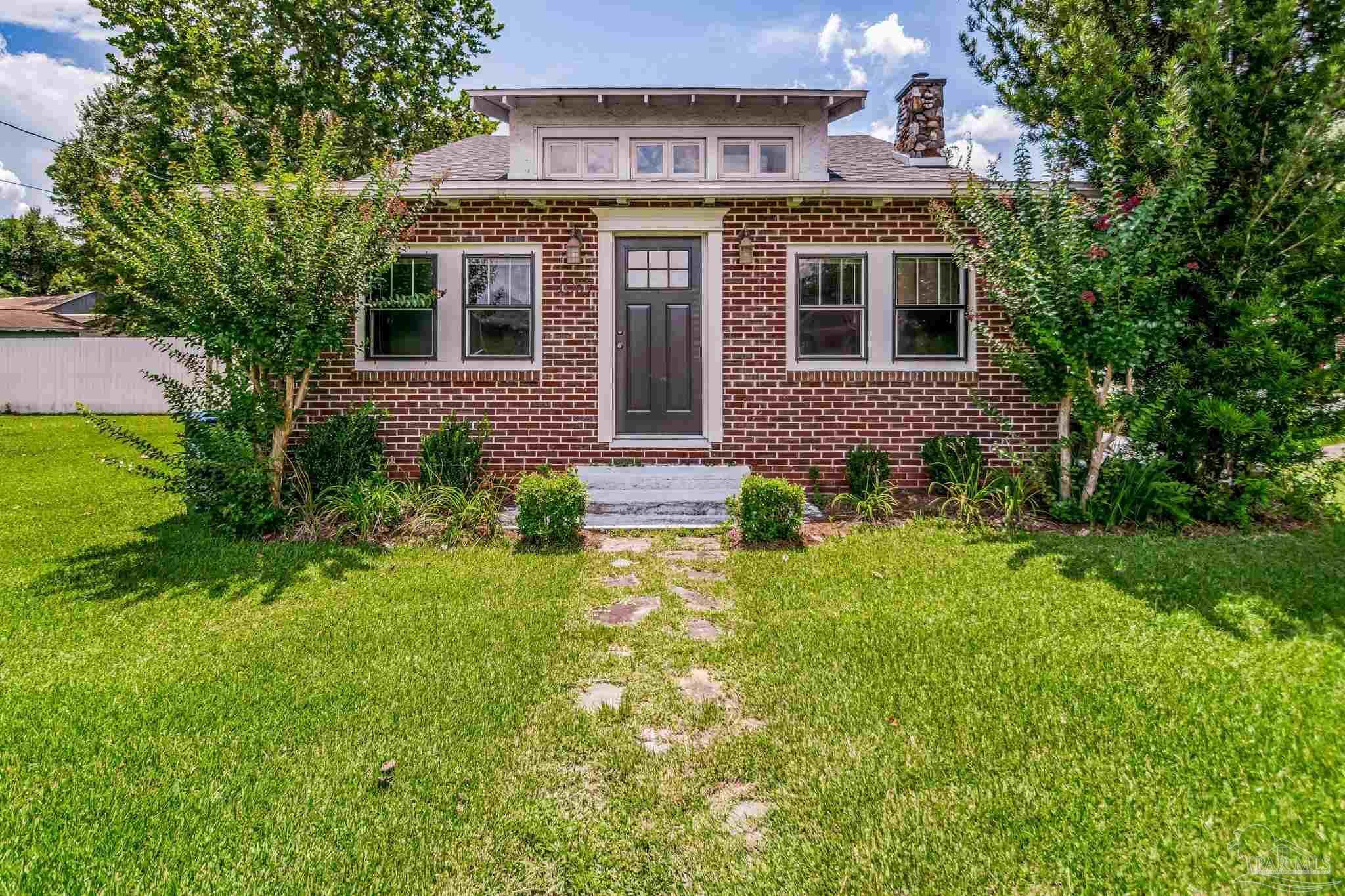 Property Photo: 1057 Pauline St FL 32533