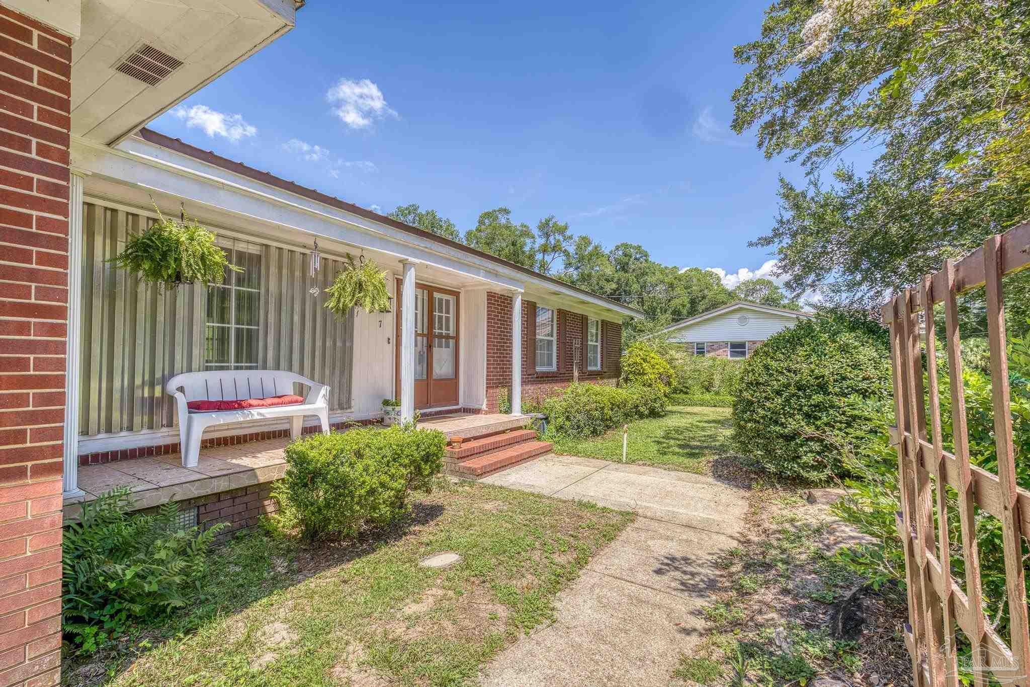 Property Photo:  7 N 77th Ave  FL 32506 