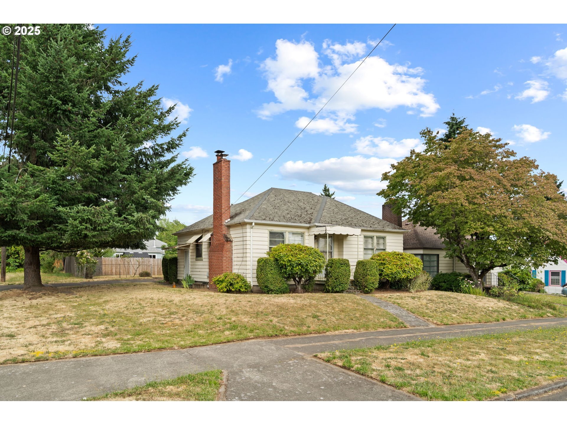 Property Photo: 4305 NE 77th Ave OR 97218