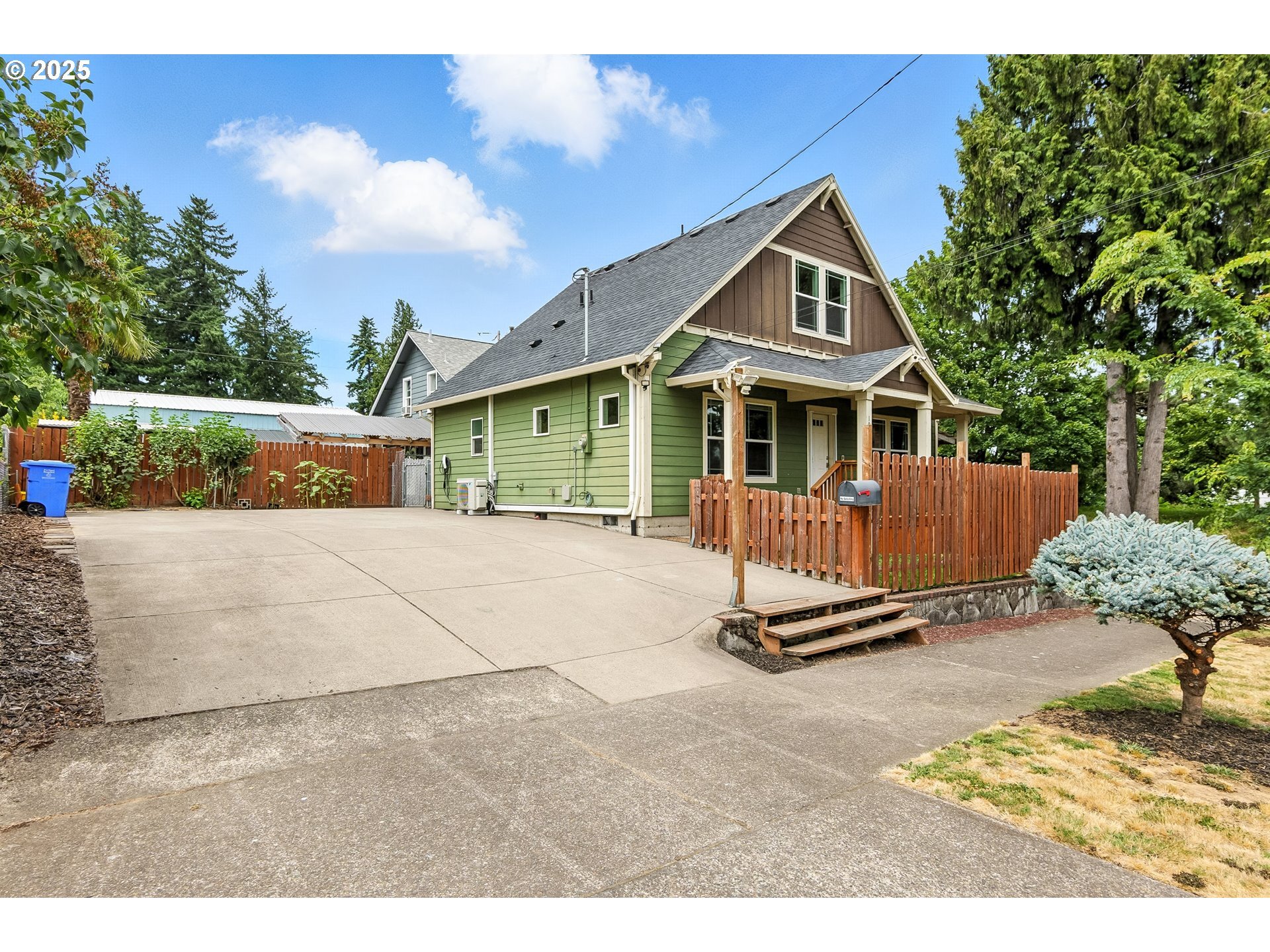 10387 N Mohawk Ave  Portland OR 97203 photo