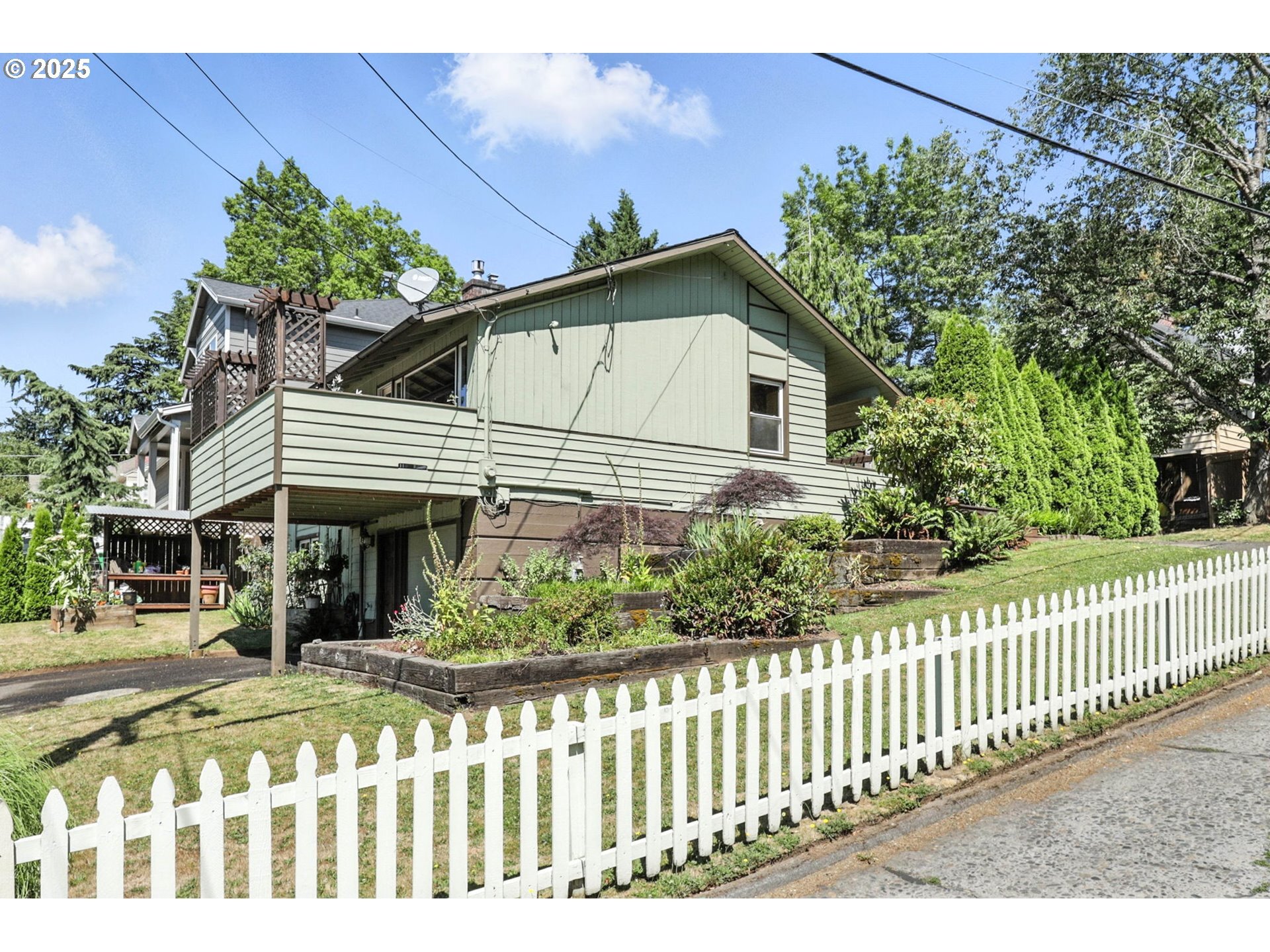 Property Photo: 7149 SW 3rd Ave OR 97219