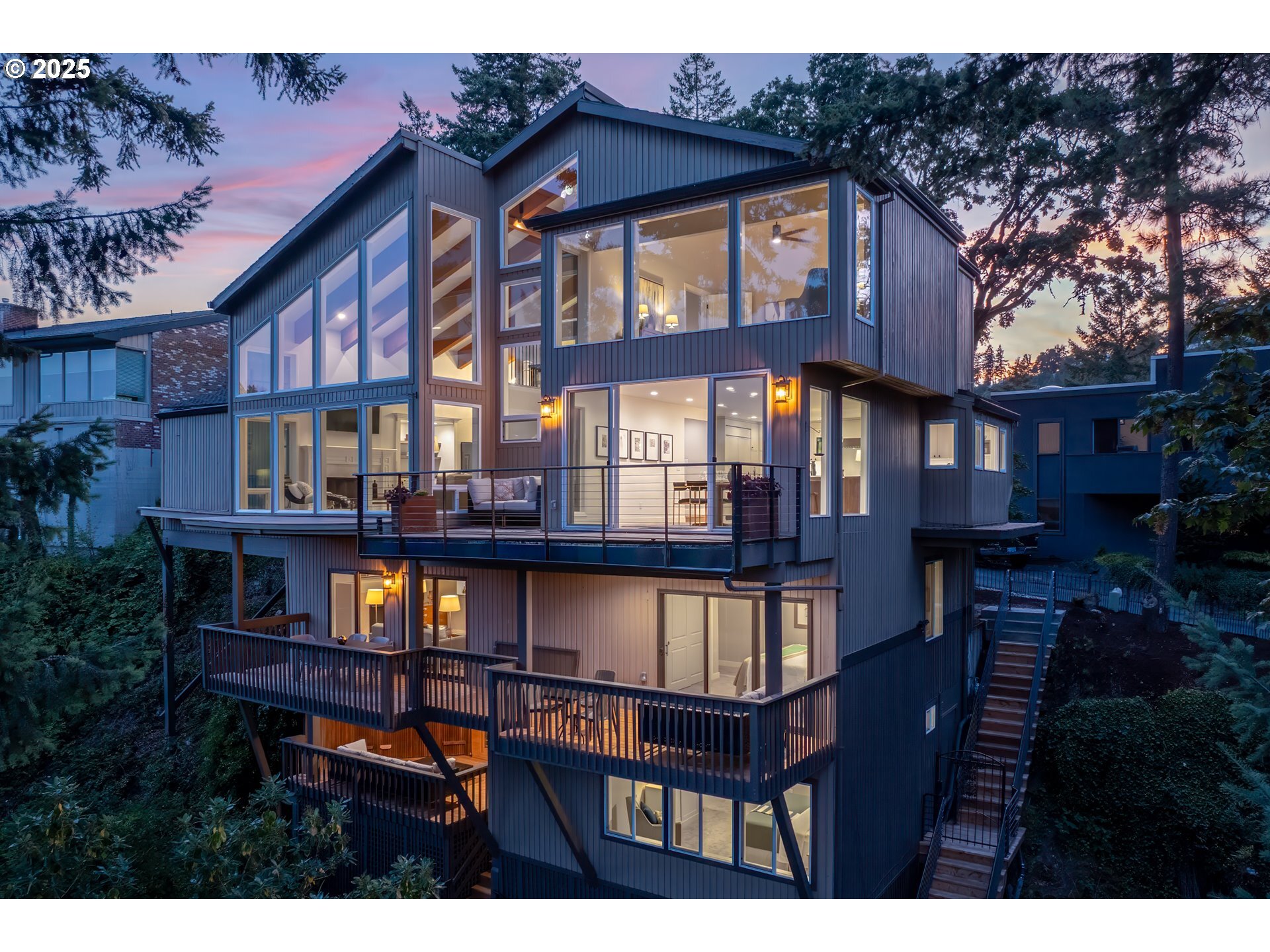Property Photo: 15400 Diamond Head Rd OR 97034