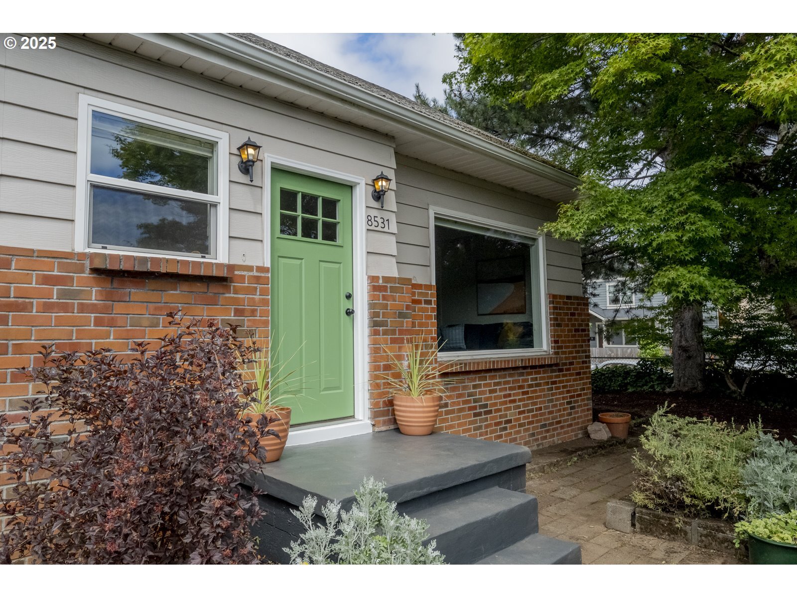 Property Photo:  8531 SE Glenwood St NE  OR 97266 