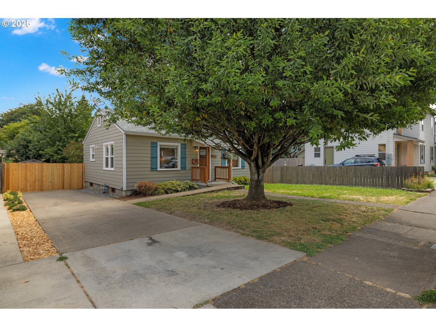 Property Photo: 9131 N Hudson St OR 97203