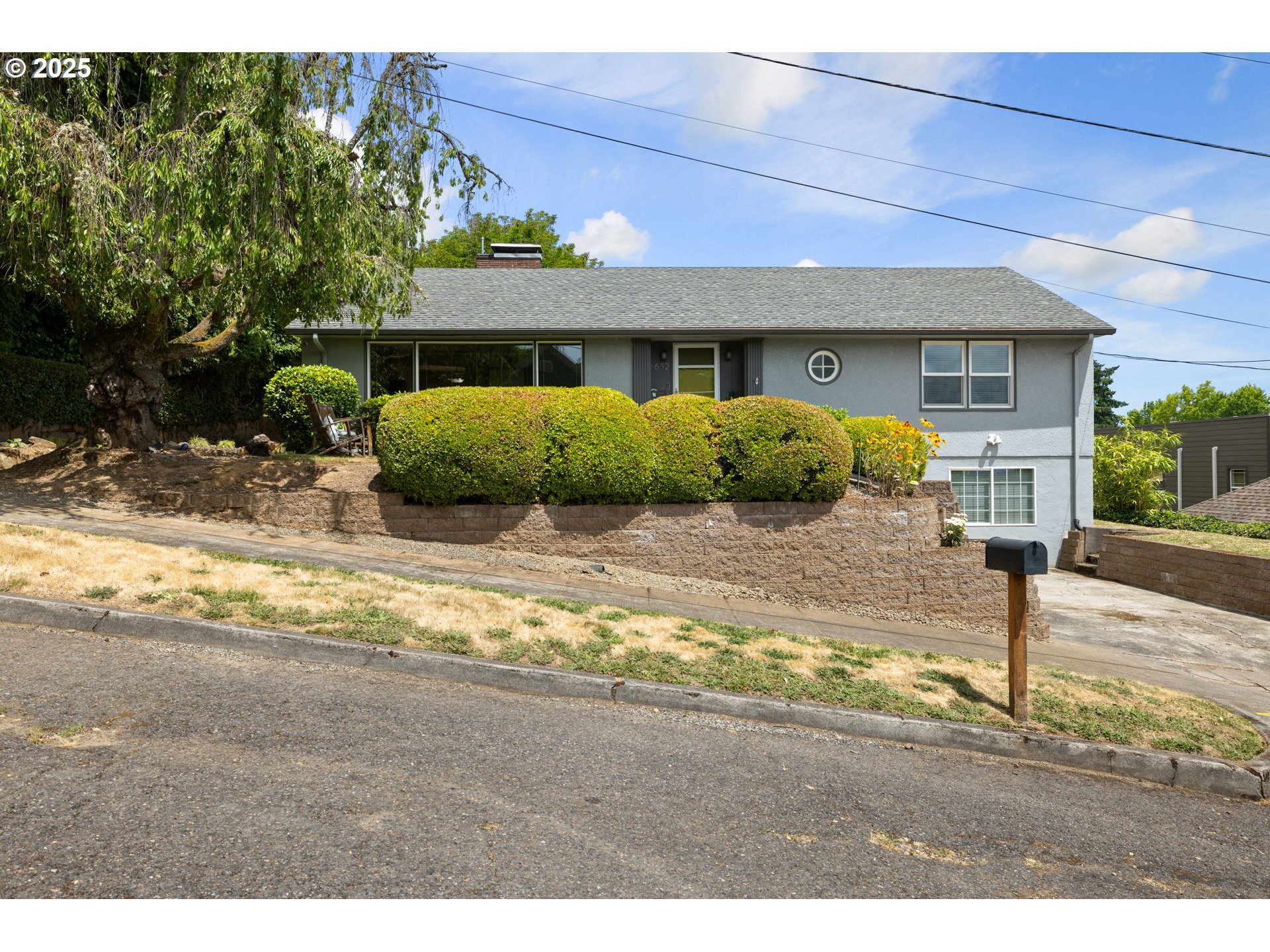 Property Photo: 632 NE Everett St WA 98607