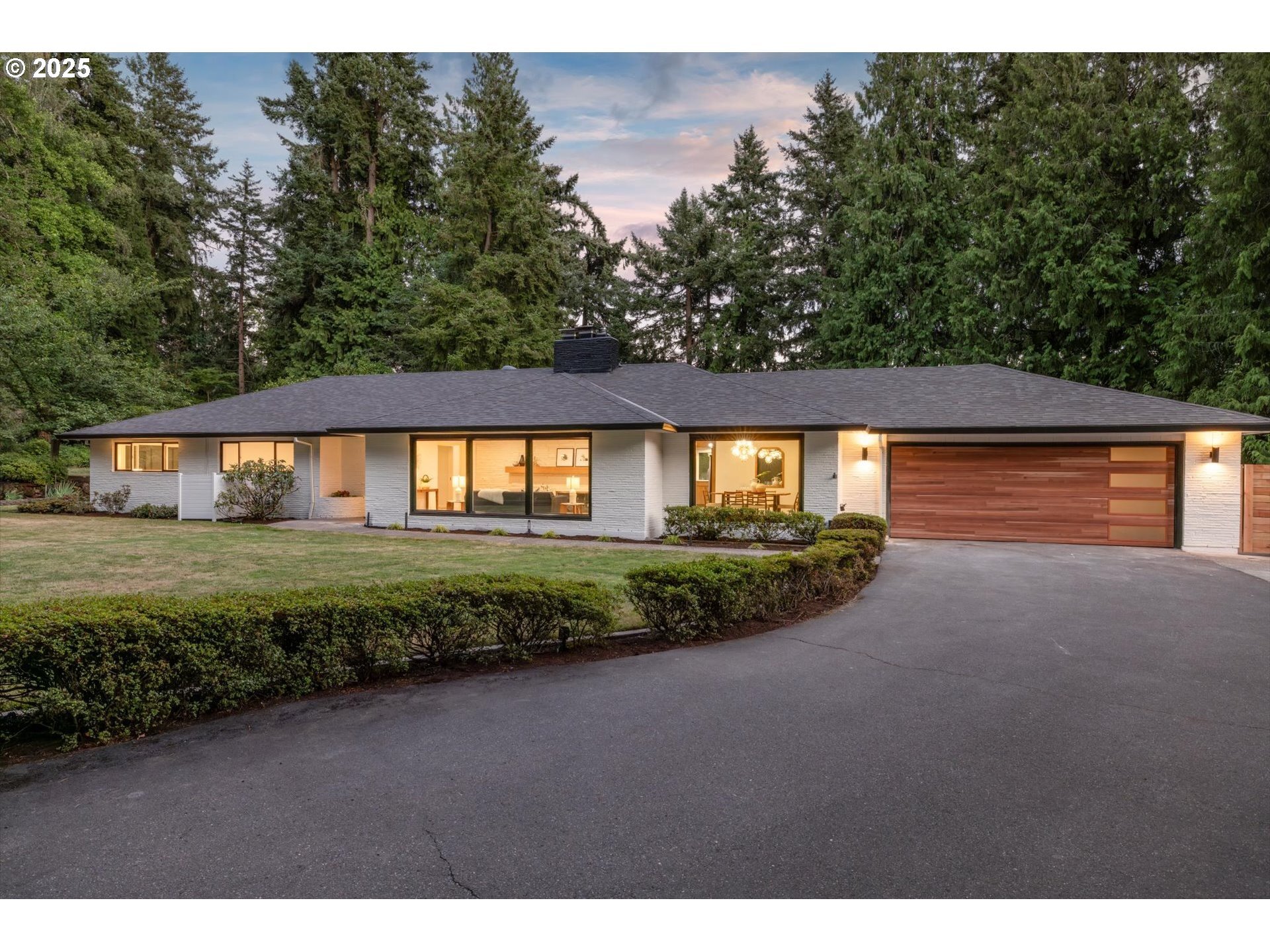 Property Photo: 2901 SW 106th Ave OR 97225