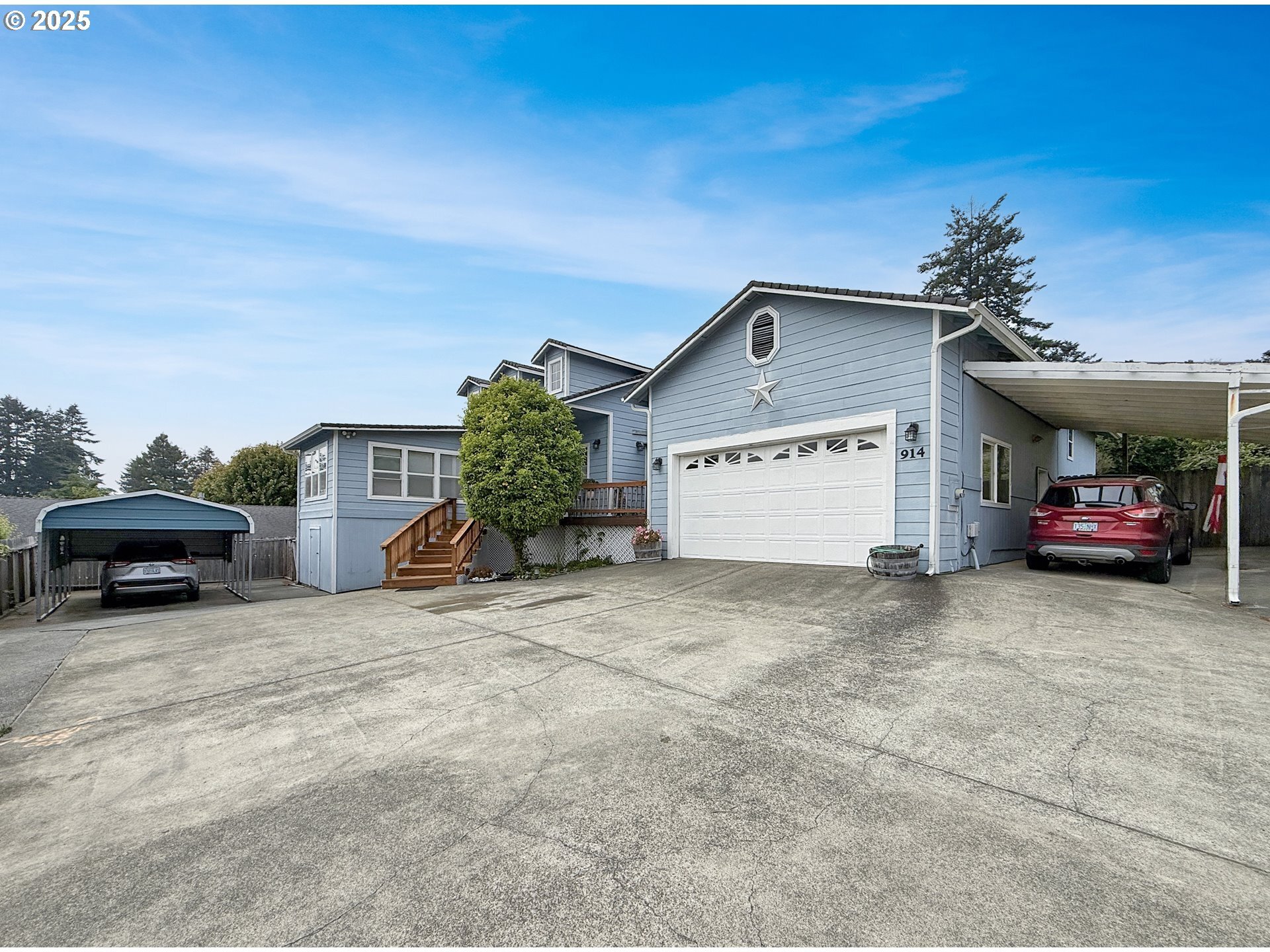 Property Photo: 914 Easy St OR 97415