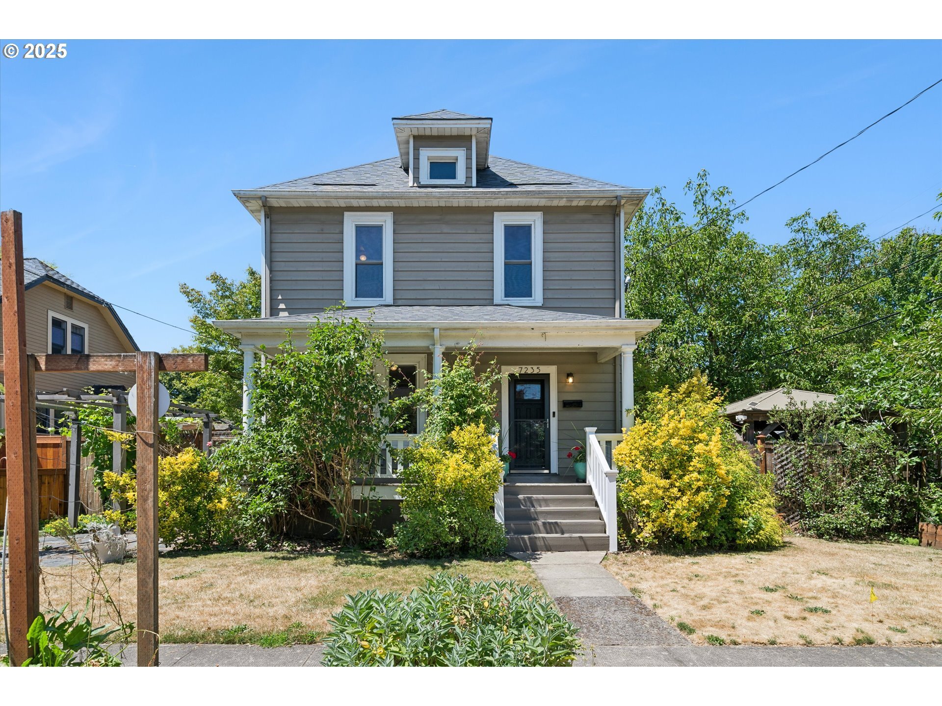 Property Photo: 7235 N Oatman Ave OR 97217