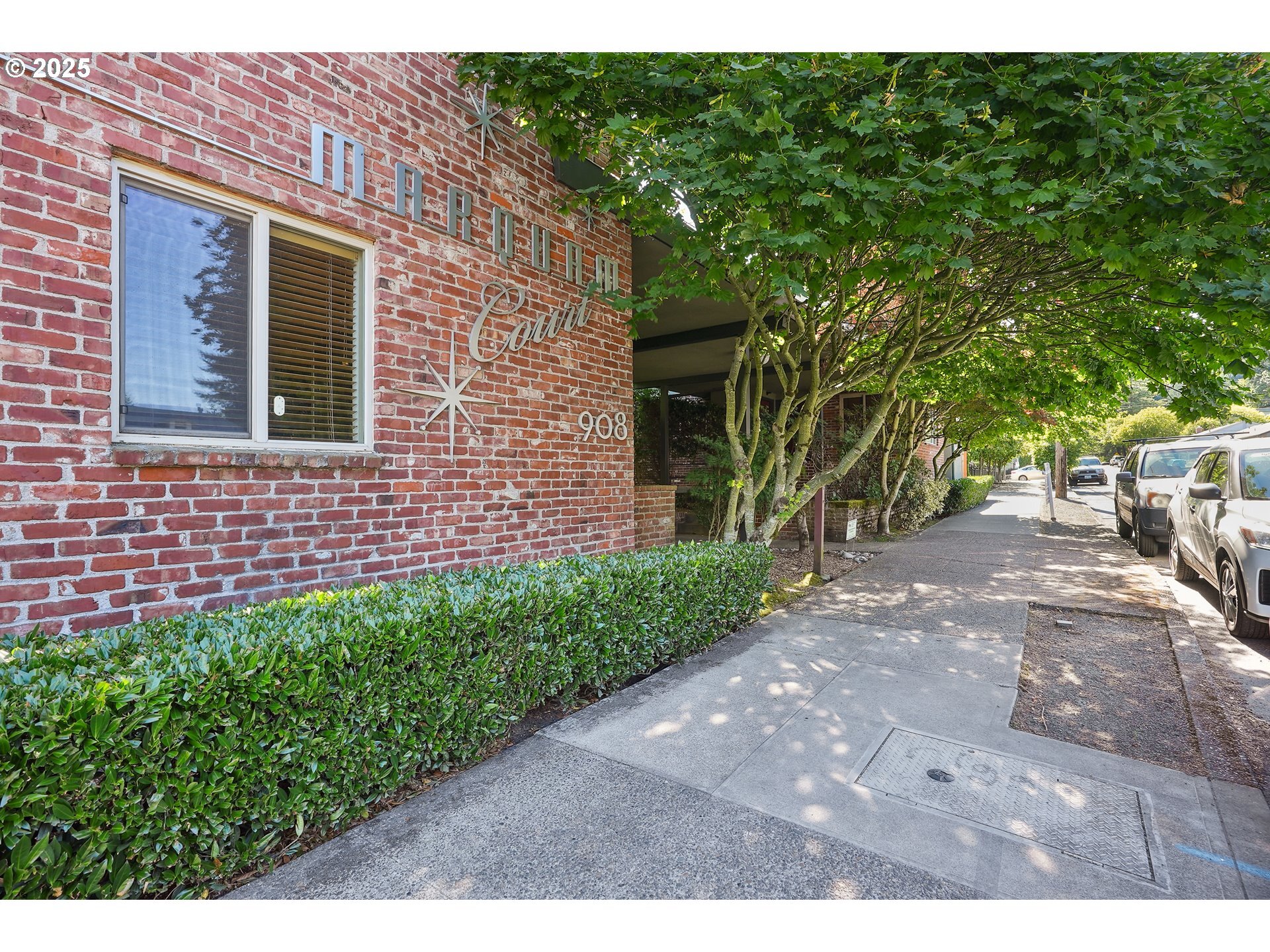 Property Photo: 908 SW Gaines St 31 OR 97239