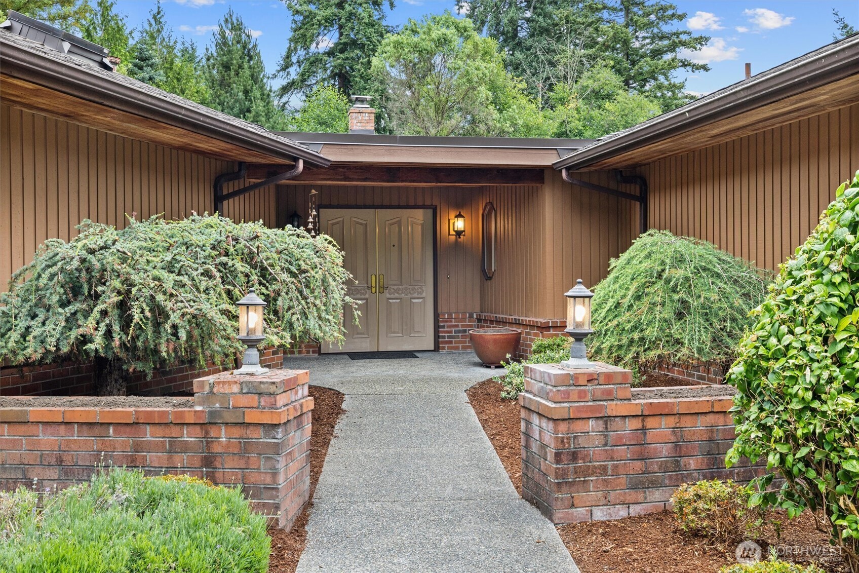Property Photo: 19024 NE 155th Street WA 98072