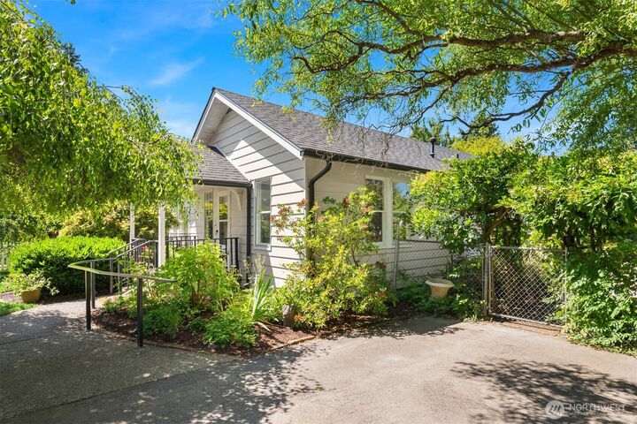 Property Photo:  32112 E Bird Street  WA 98014 