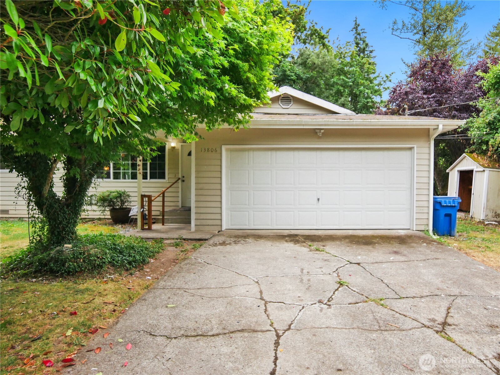 Property Photo: 13806 183rd Avenue SE WA 98059