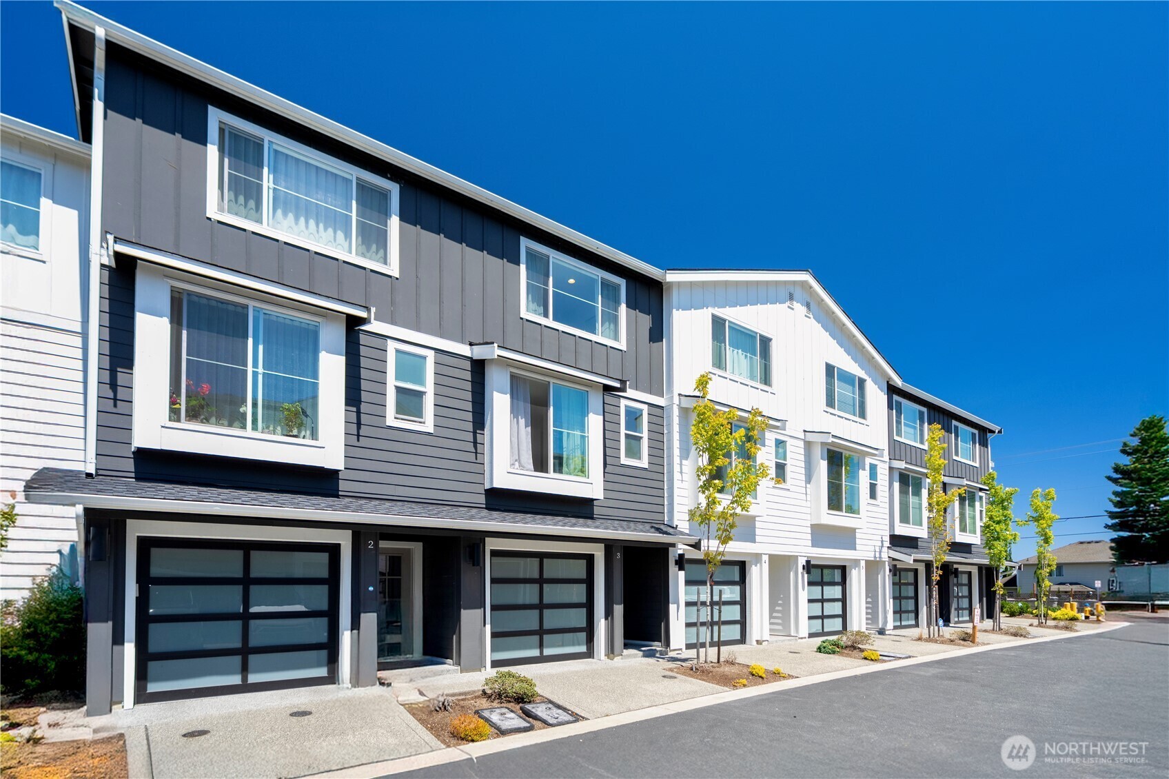 Property Photo:  16030  Meadow Road B3  WA 98087 