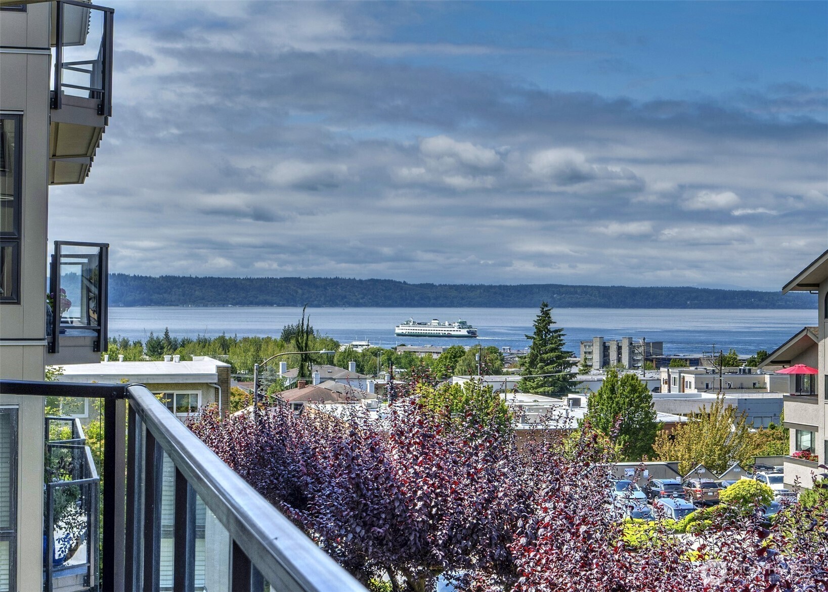 Property Photo: 524 Maple Street 105 WA 98020