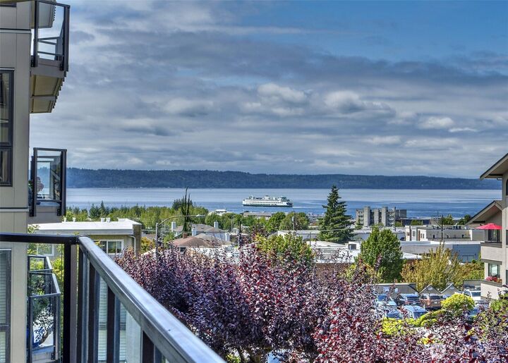 524  Maple Street 105  Edmonds WA 98020 photo