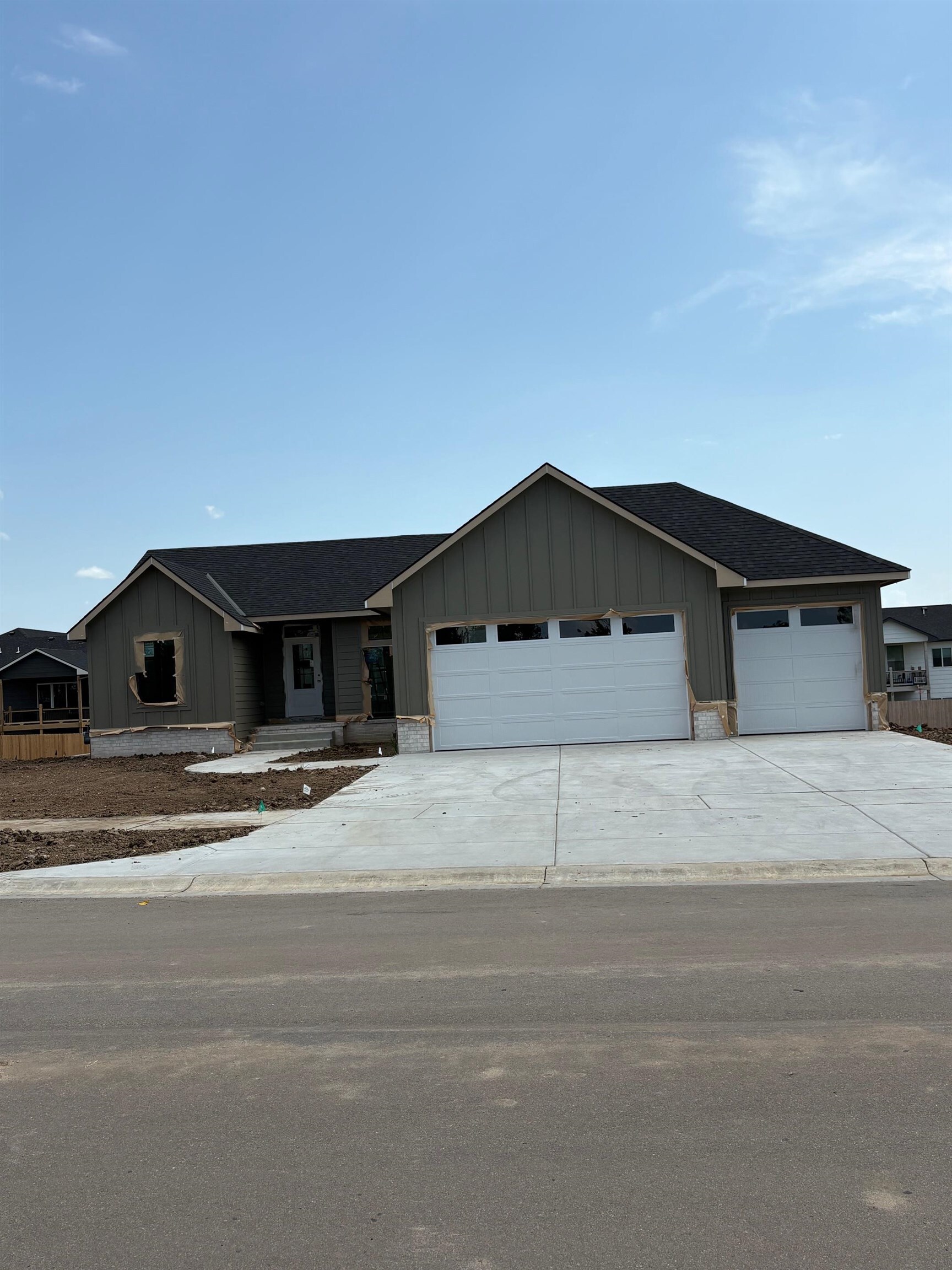 3347 S Linden Ct  Wichita KS 67210 photo