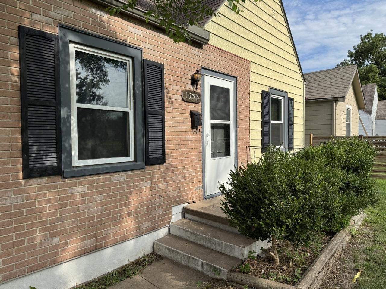 Property Photo: 1533 S Kansas Ave KS 67211