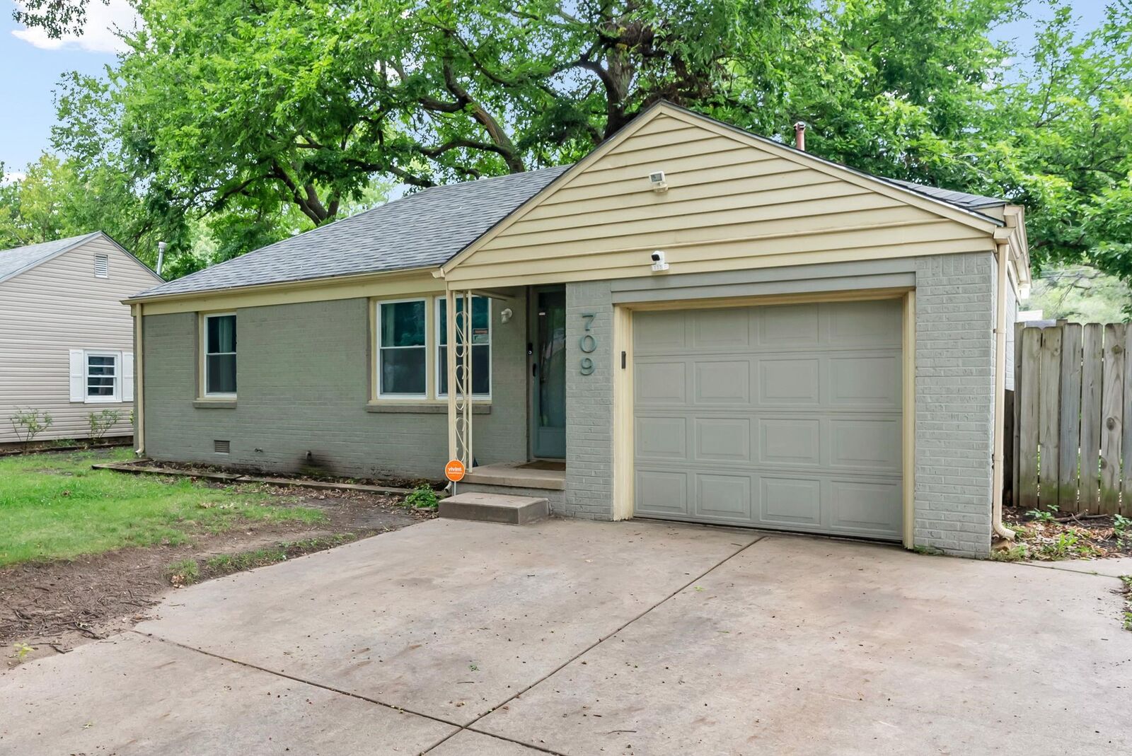 Photo de la propriété:  709 S Drury Ln  KS 67207 