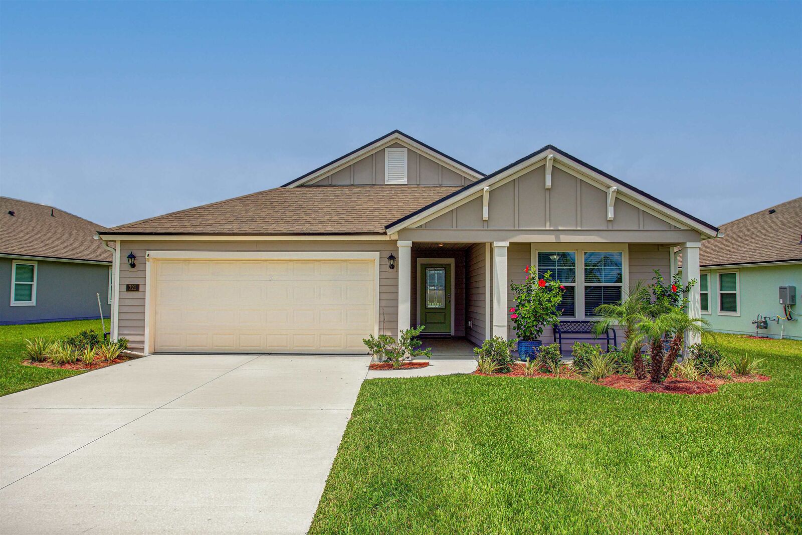 Property Photo: 721 Narvarez Ave FL 32084