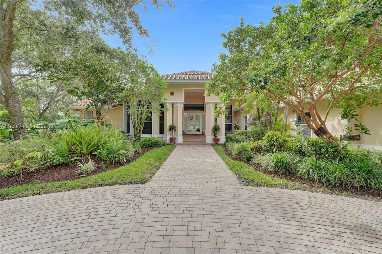 Property Photo: 3833 Pine Lake Dr FL 33332