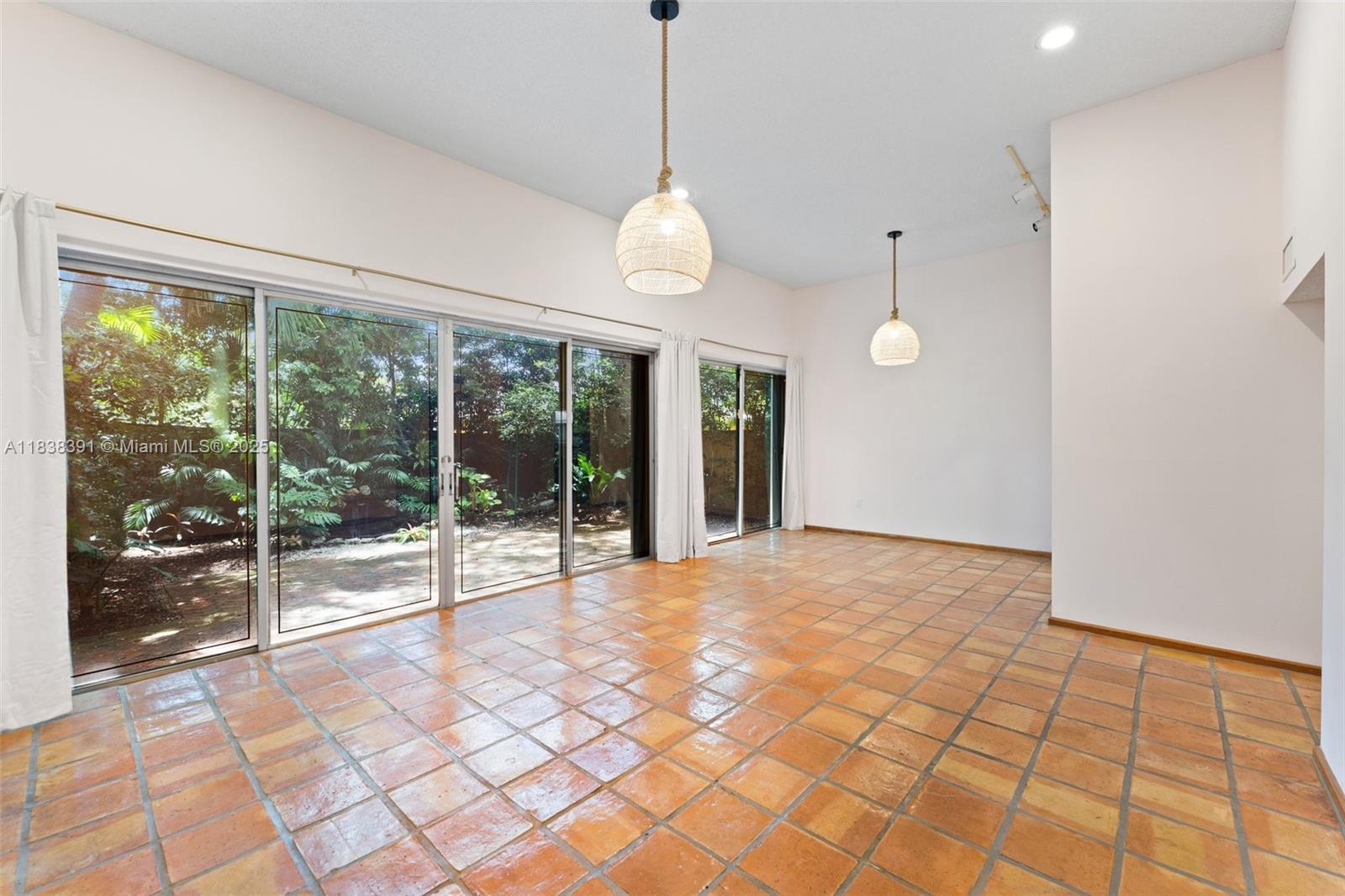 Property Photo: 2794 SW 22nd Ave FL 33133