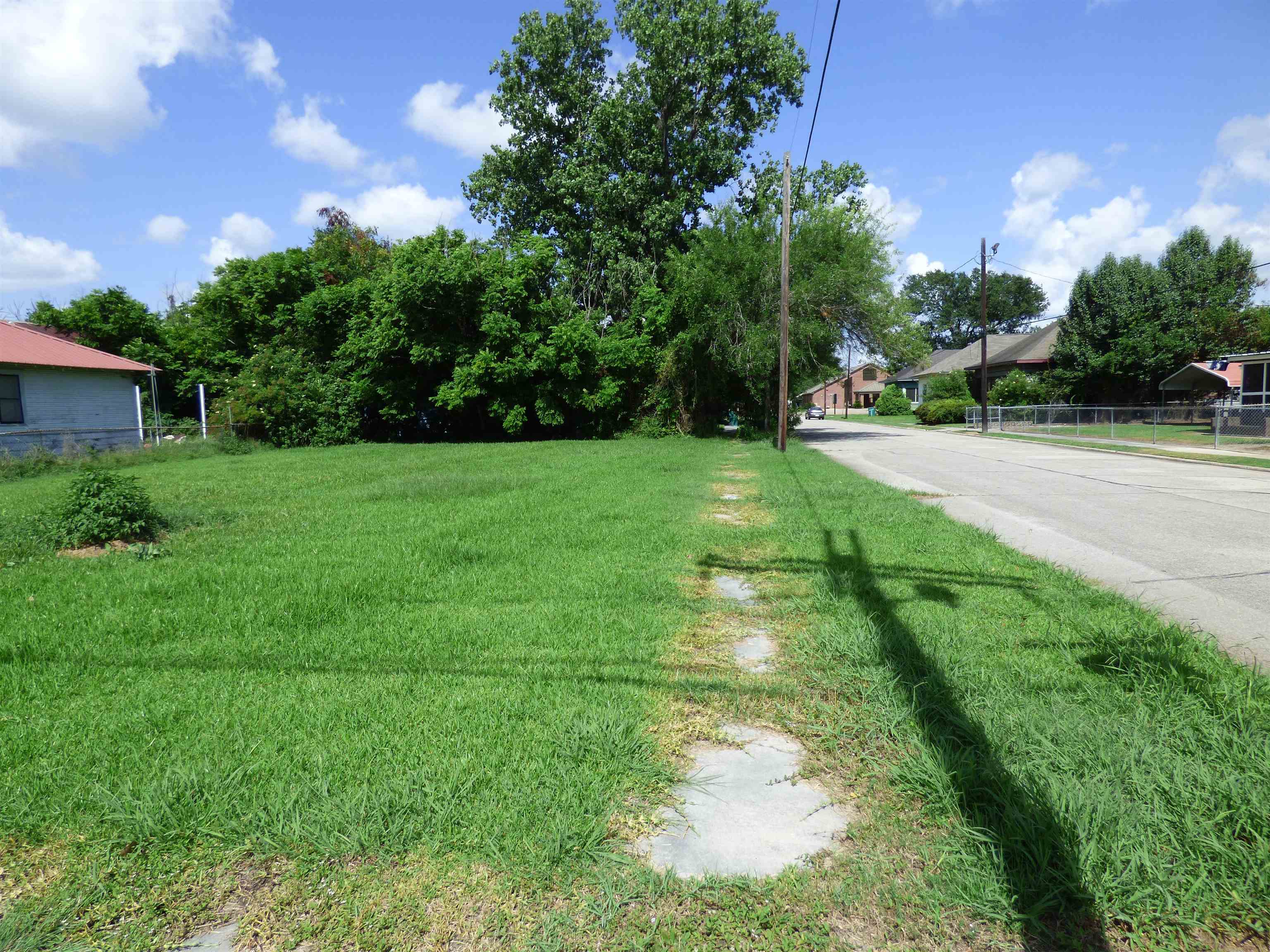 Property Photo: 702 4th St TX 77630
