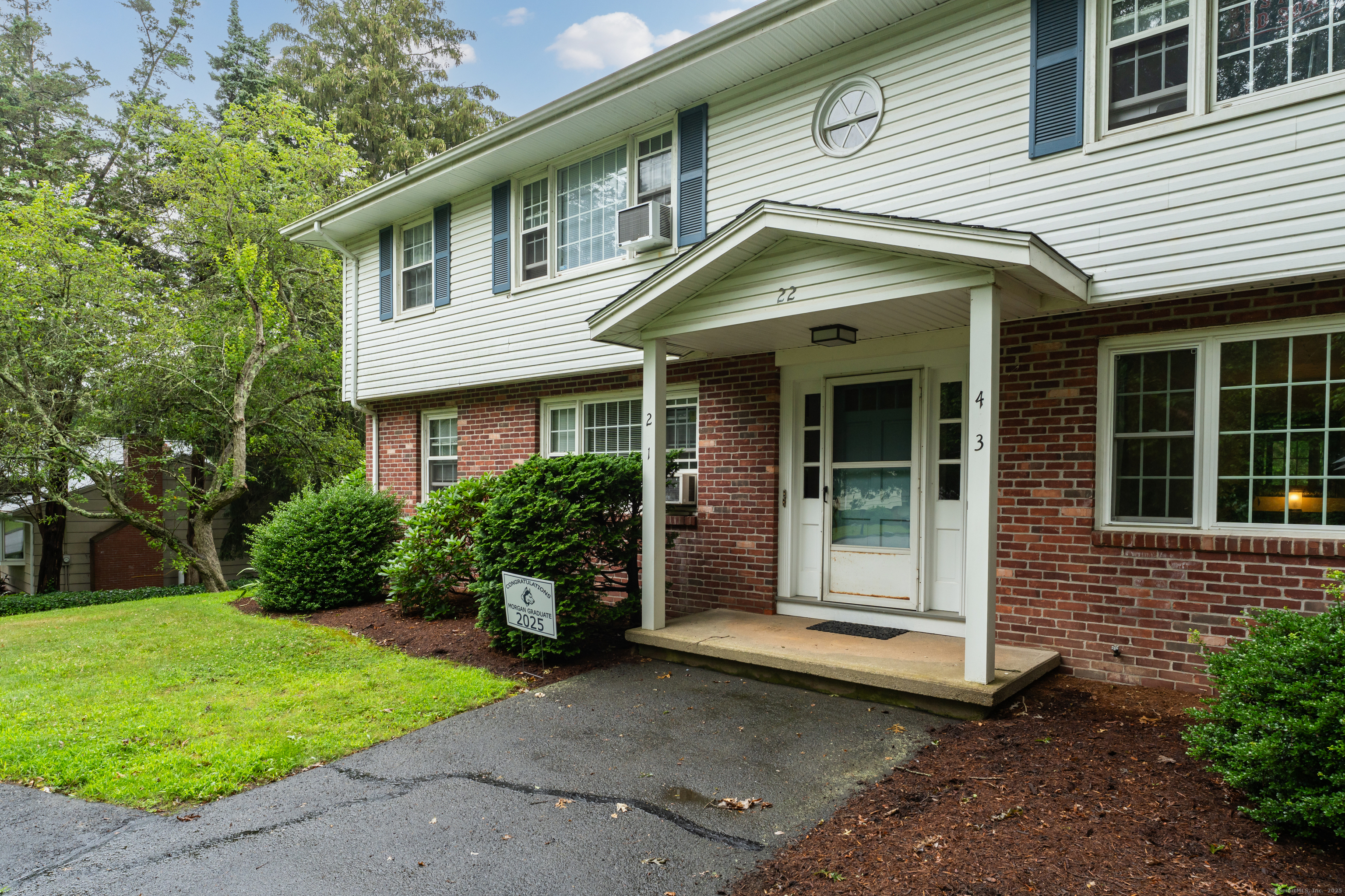 Property Photo: 22 College Street Apt 3 CT 06413